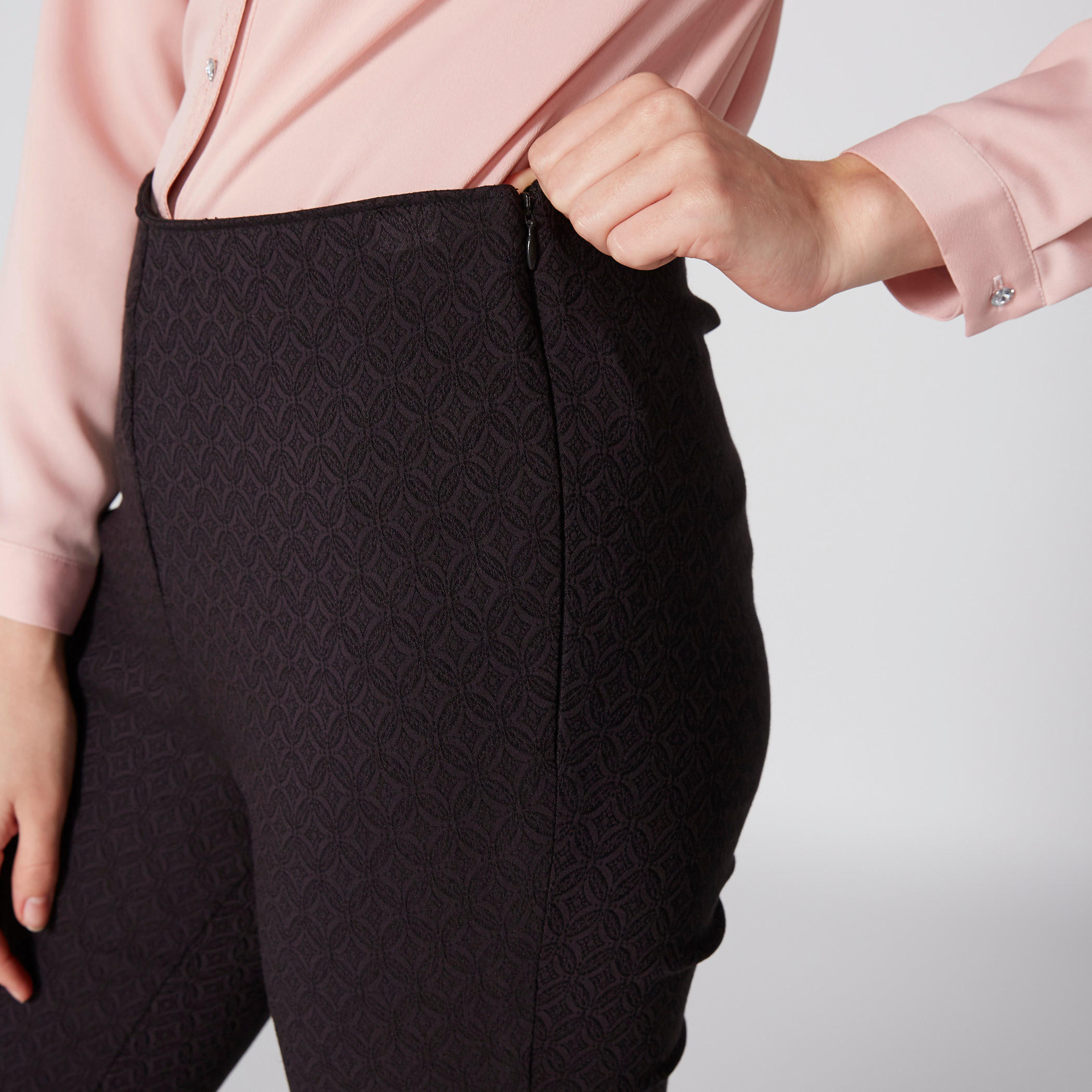 بنطال طويل بارز الملمس بسحاب إغلاق وفتحة على الكاحل-women-clothing-bottoms-trousers-image-3