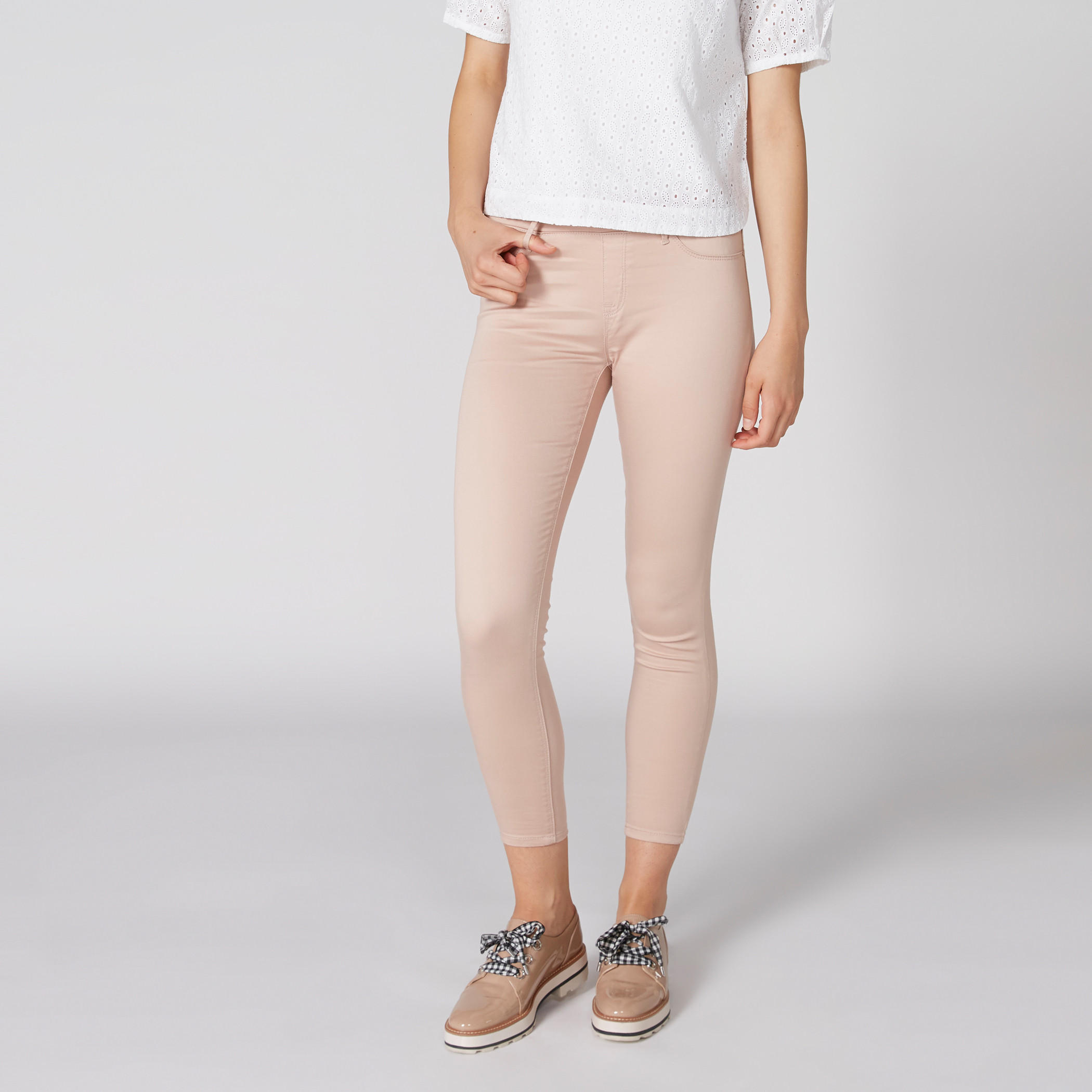 بنطال طويل بقصّة ضيّقة وخصر مطّاطي وجيوب-women-clothing-bottoms-leggings-image-3