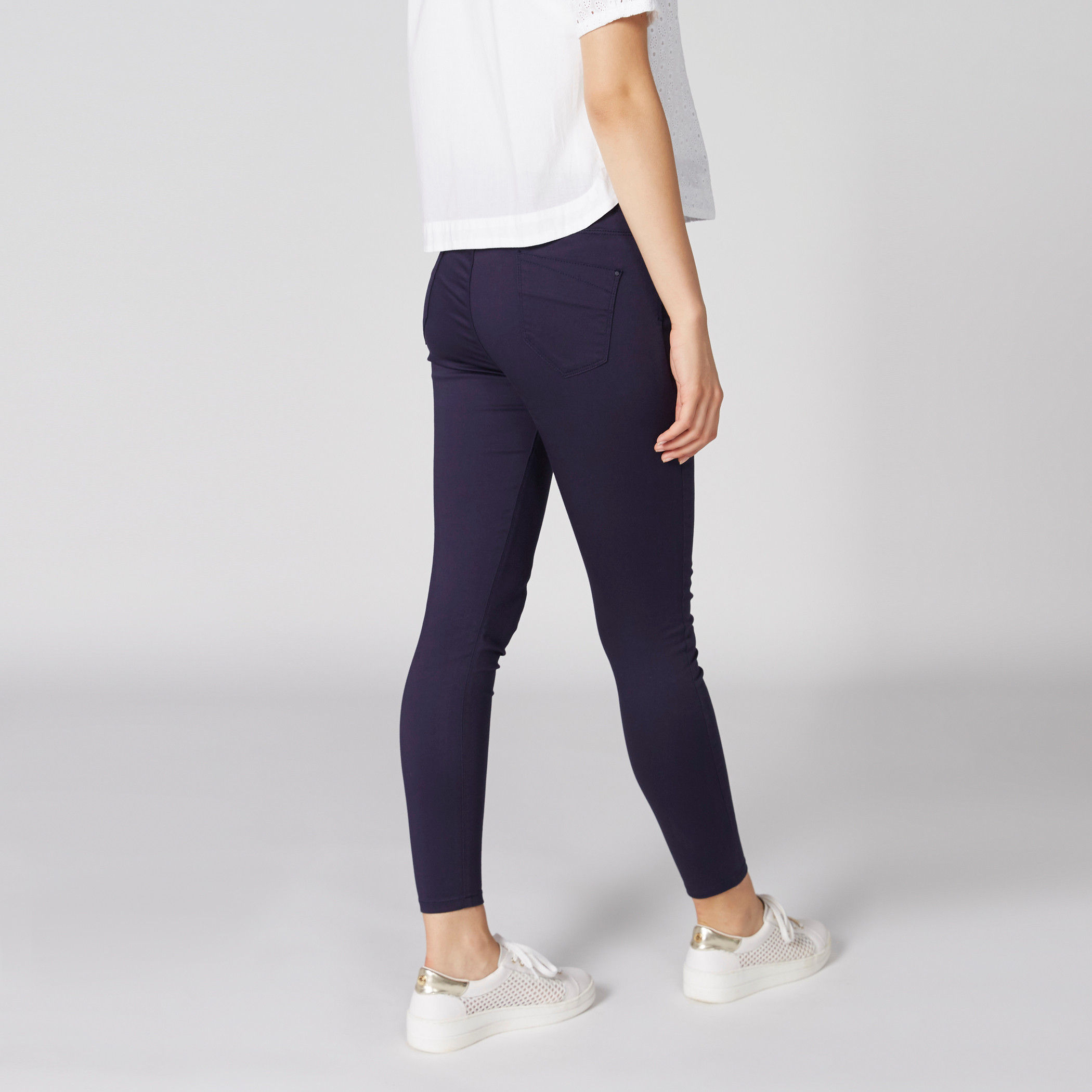 بنطال طويل بقصّة ضيّقة وخصر مطّاطي وجيوب-women-clothing-bottoms-leggings-image-2