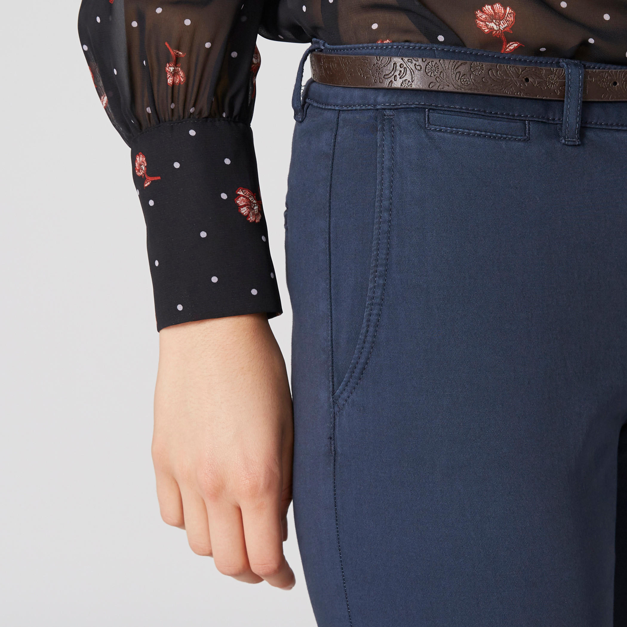 بنطال شينو طويل بجيوب وحزام-women-clothing-bottoms-trousers-image-4