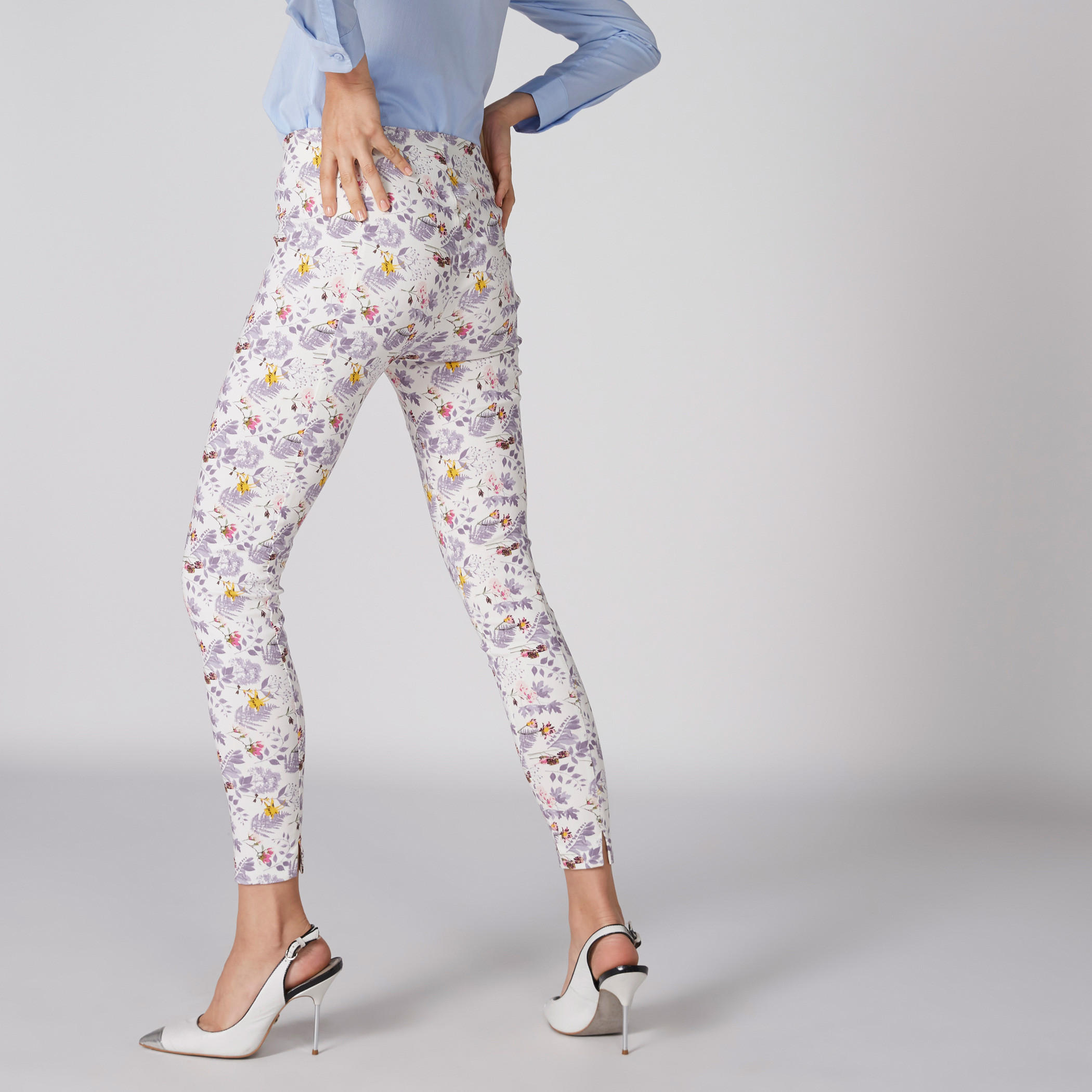 بنطال قصير بقصّة ضيّقة وفتحة وطبعات أزهار-women-clothing-bottoms-leggings-image-2