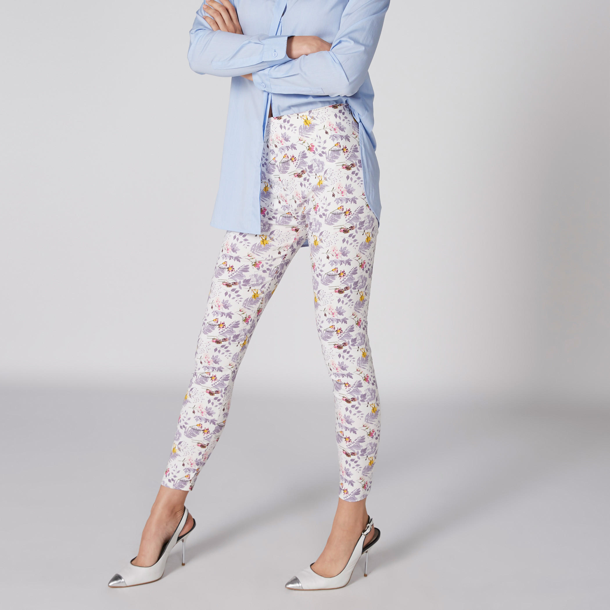 بنطال قصير بقصّة ضيّقة وفتحة وطبعات أزهار-women-clothing-bottoms-leggings-image-3