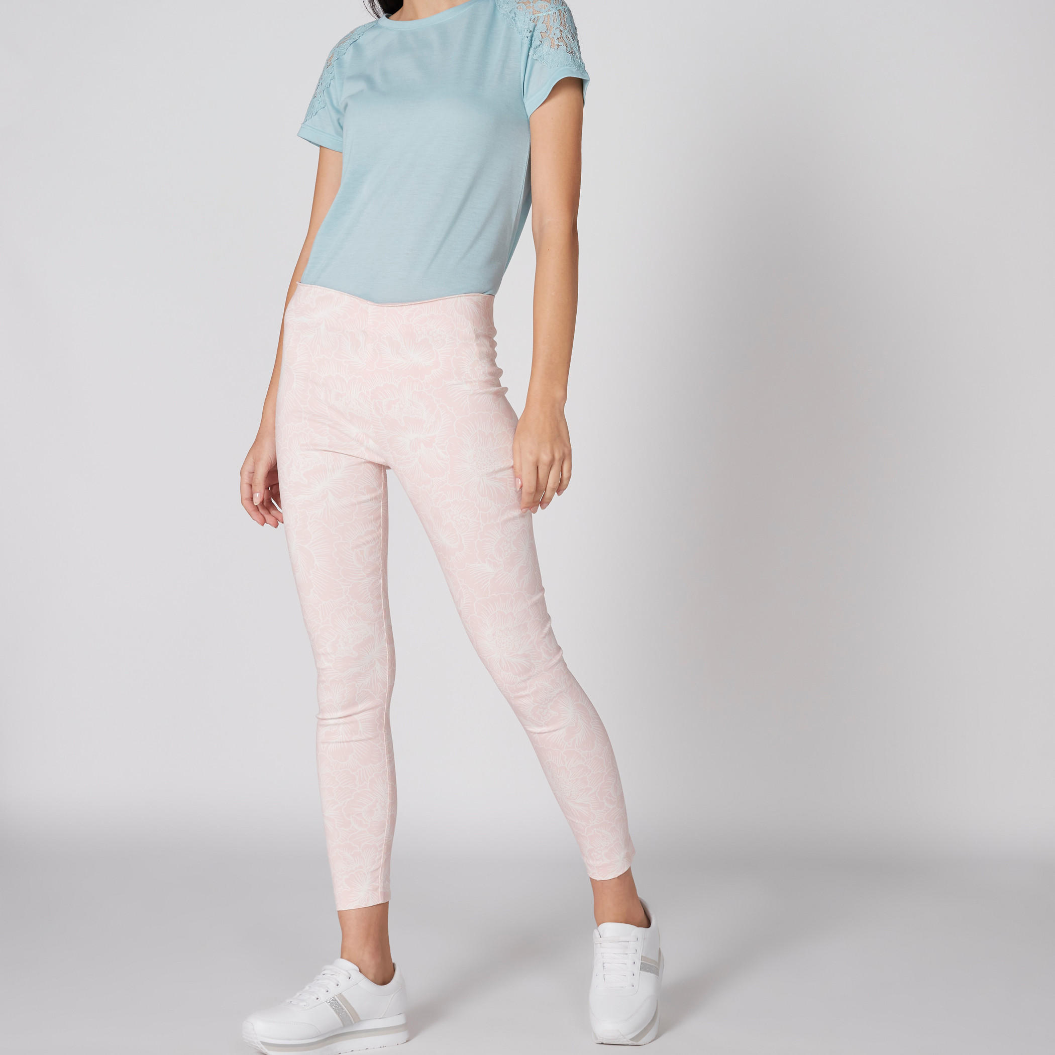 بنطال بقصّة ضيّقة وخصر مطّاطي وطبعات-women-clothing-bottoms-leggings-image-1