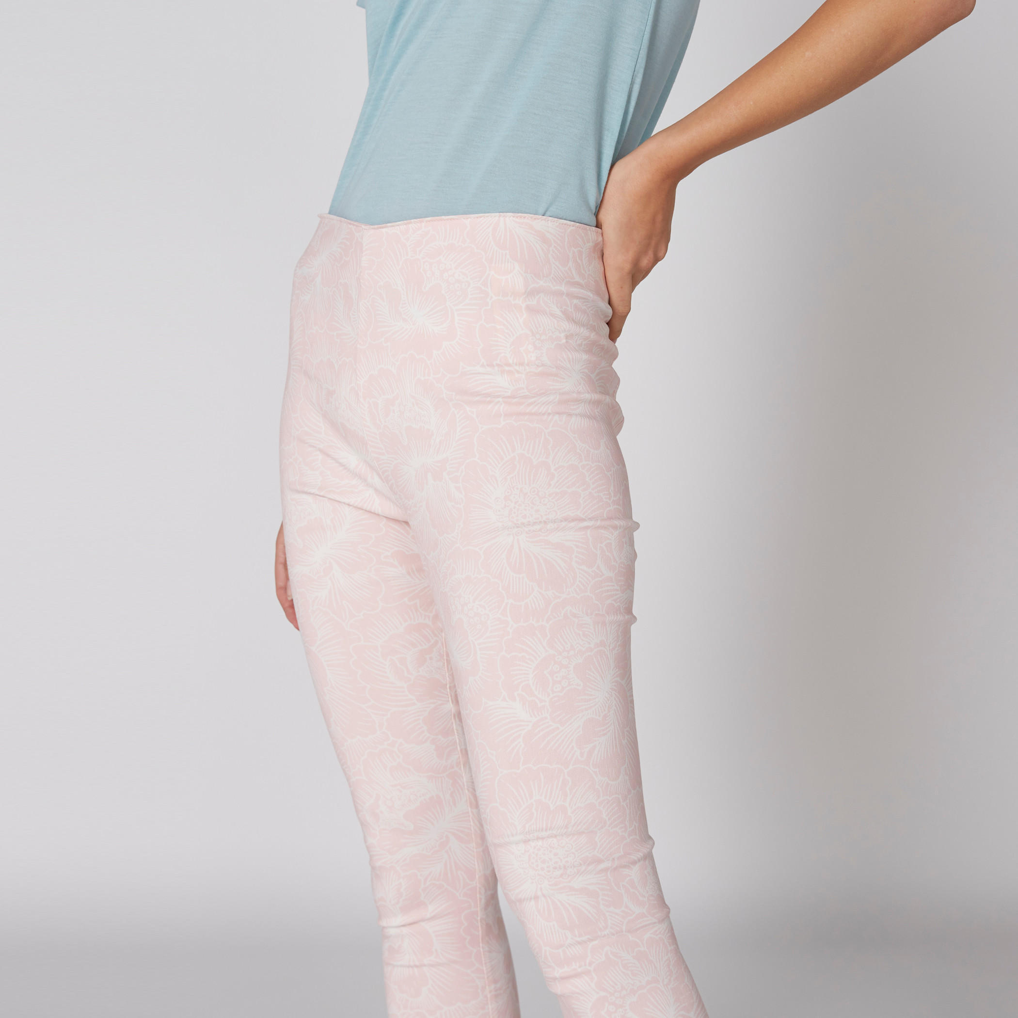بنطال بقصّة ضيّقة وخصر مطّاطي وطبعات-women-clothing-bottoms-leggings-image-5