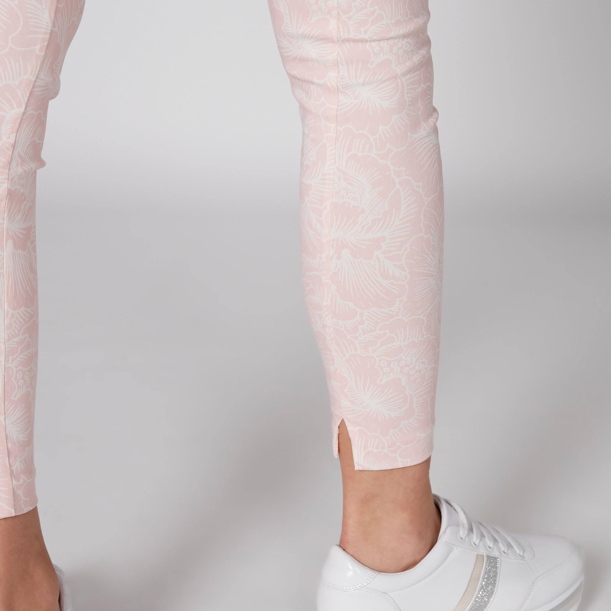 بنطال بقصّة ضيّقة وخصر مطّاطي وطبعات-women-clothing-bottoms-leggings-image-6