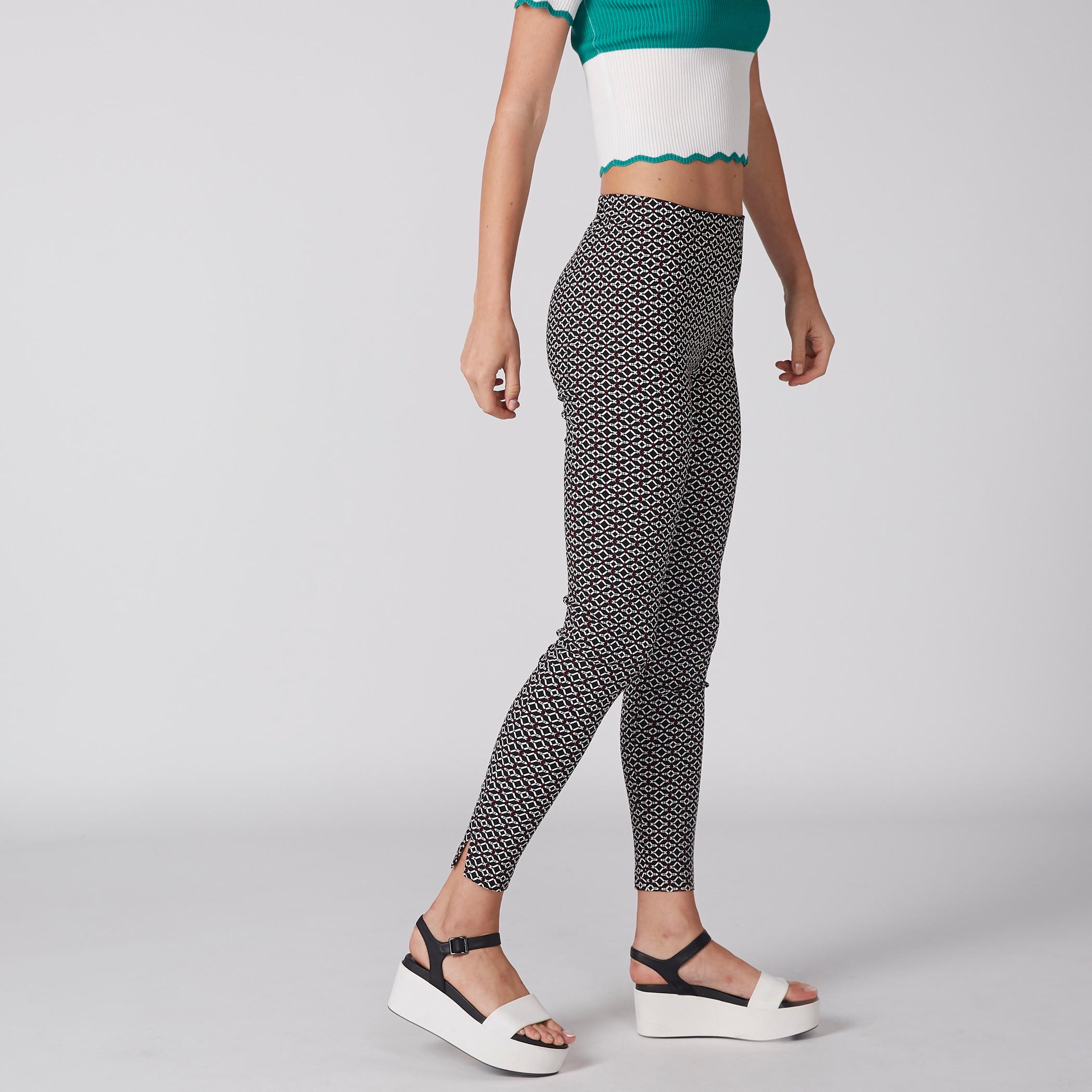 بنطال ليقنز منقوش بخصر مطاطي-women-clothing-bottoms-leggings-image-3