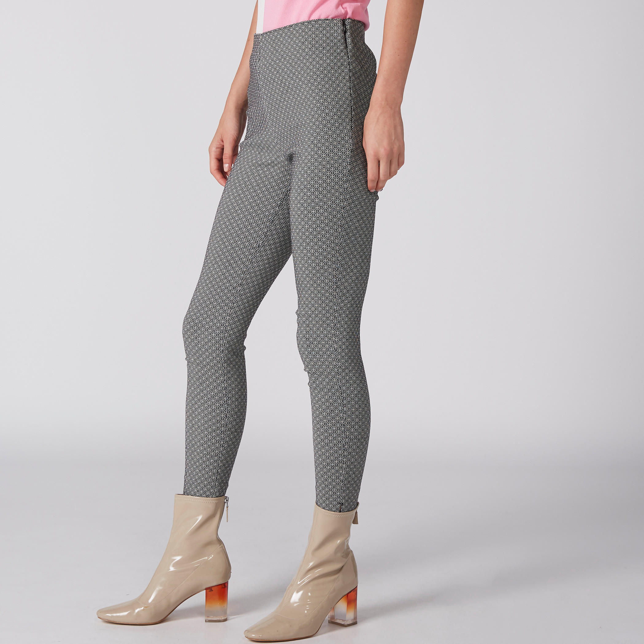 بنطال بطبعات وخصر مطّاطي-women-clothing-bottoms-trousers-image-3