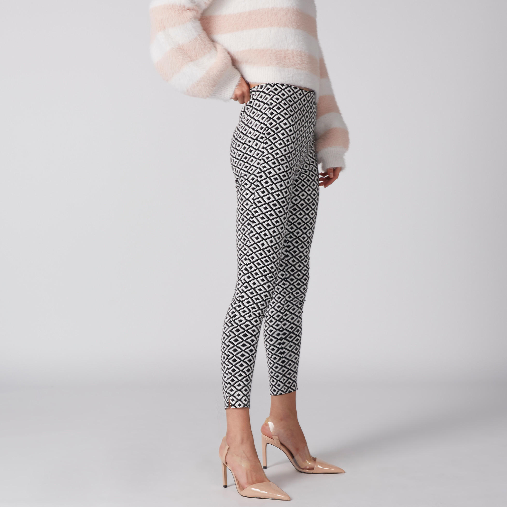 بنطال بطبعات وفتحات وخصر مطاطي-women-clothing-bottoms-trousers-image-3