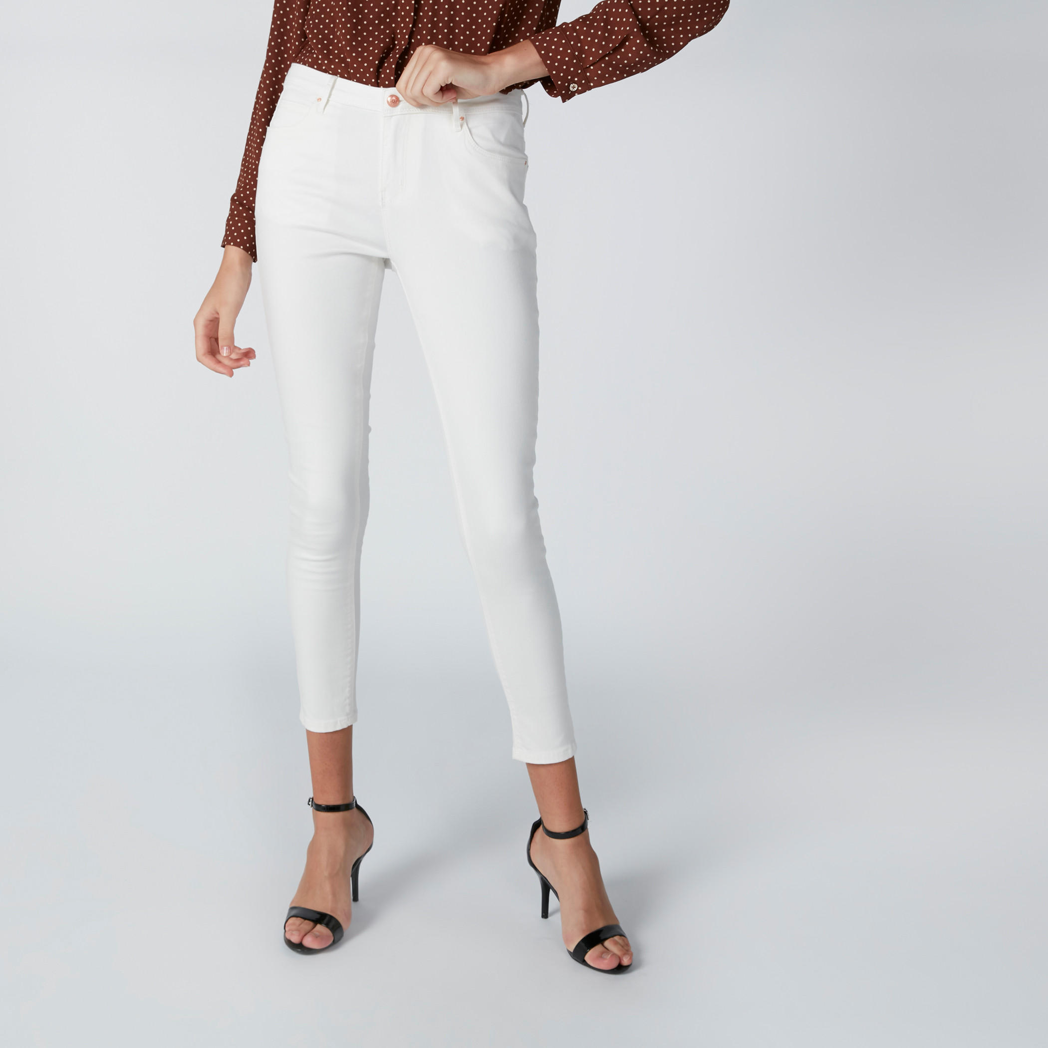 بنطال جينز بزر إغلاق وجيوب وحلقات حزام-women-clothing-bottoms-jeans-image-1