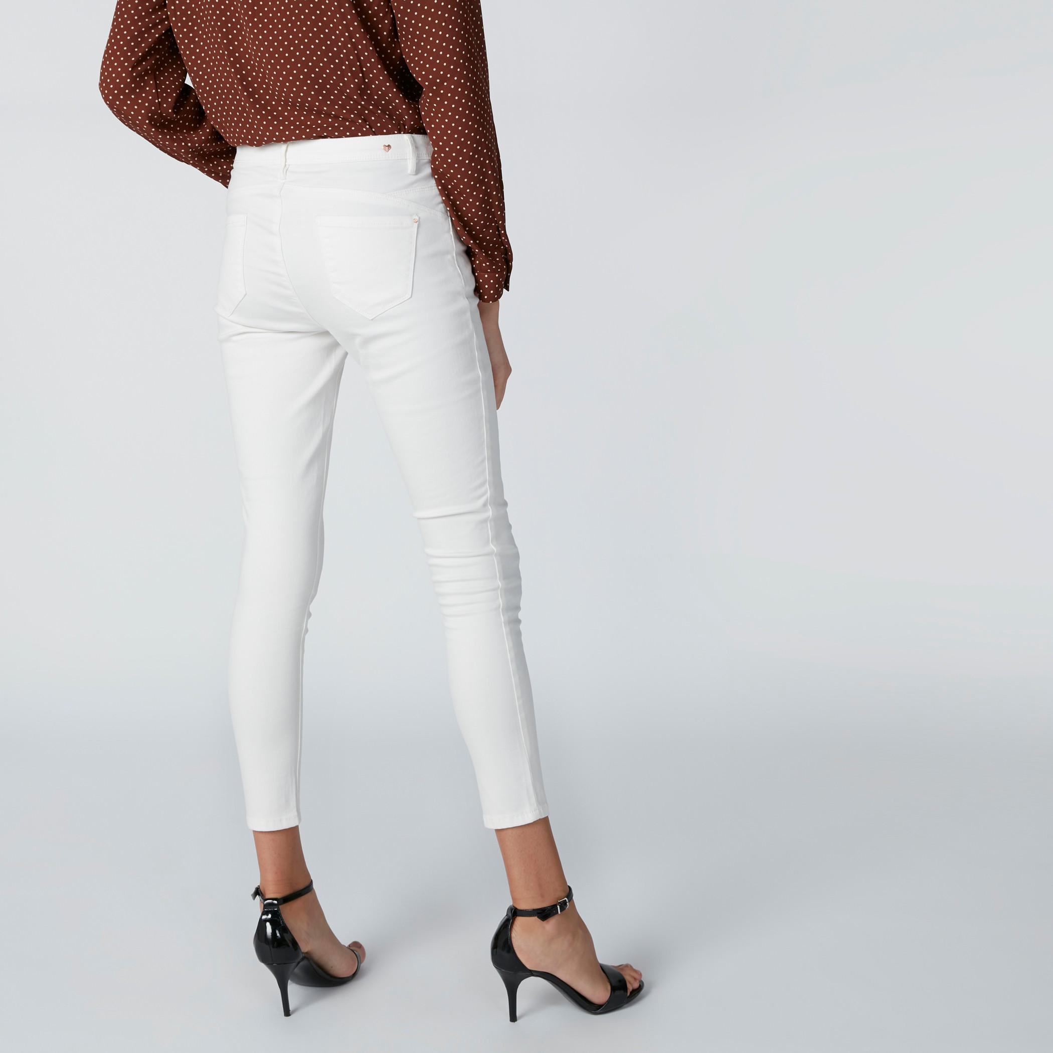 بنطال جينز بزر إغلاق وجيوب وحلقات حزام-women-clothing-bottoms-jeans-image-2