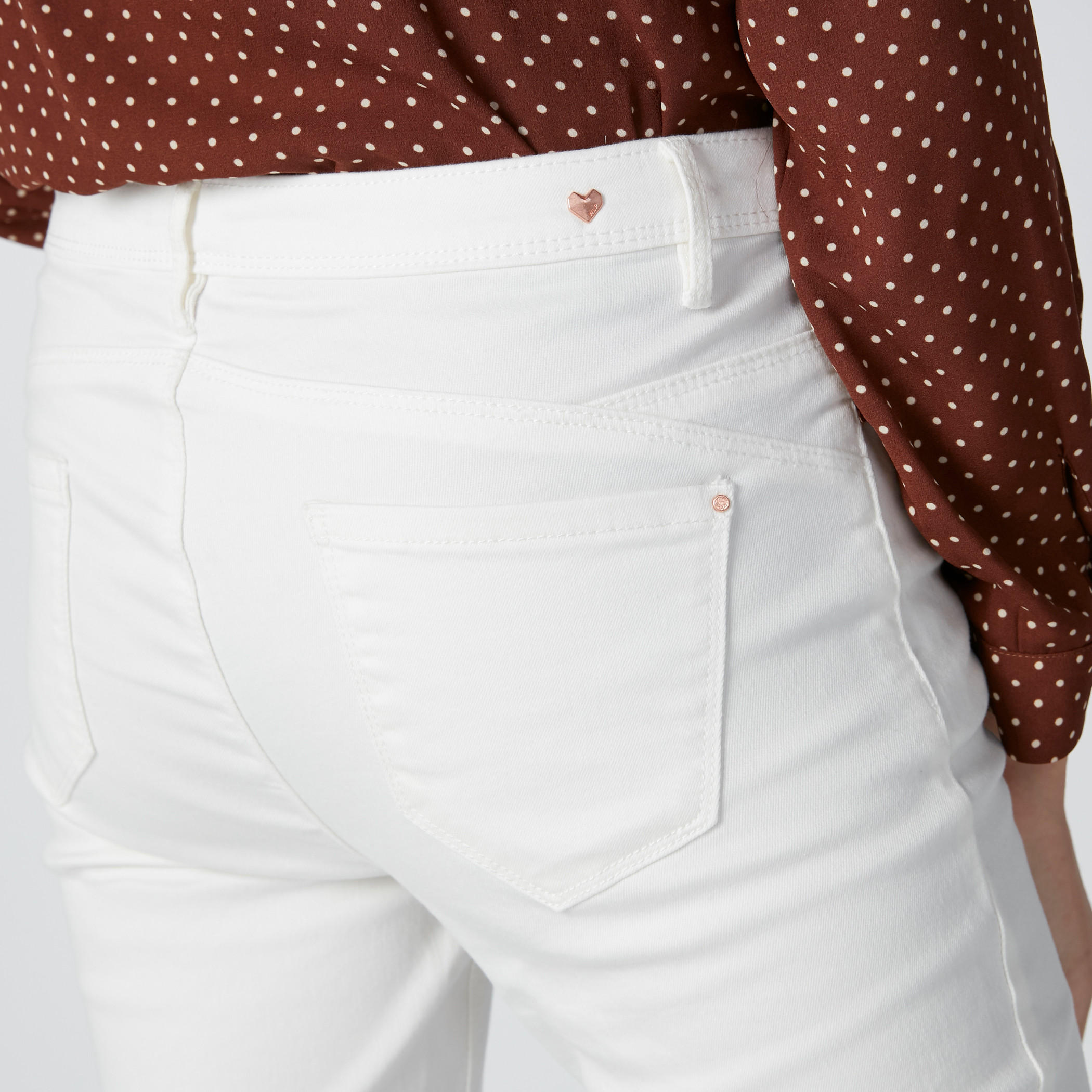 بنطال جينز بزر إغلاق وجيوب وحلقات حزام-women-clothing-bottoms-jeans-image-4