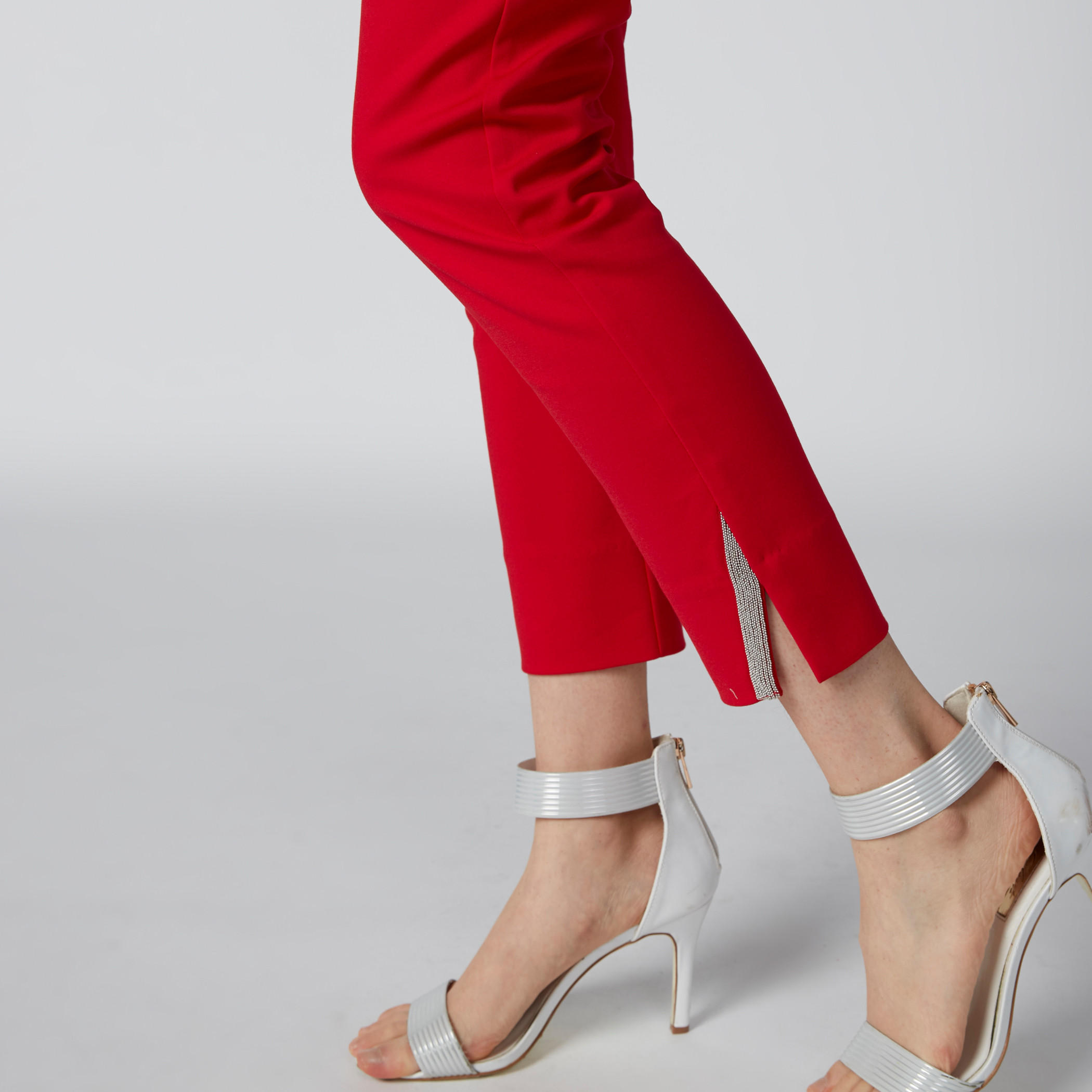 بنطال شينو بخصر متوسط الارتفاع وجيوب وحلقات للحزام وفتحات جانبية-women-clothing-bottoms-trousers-image-4