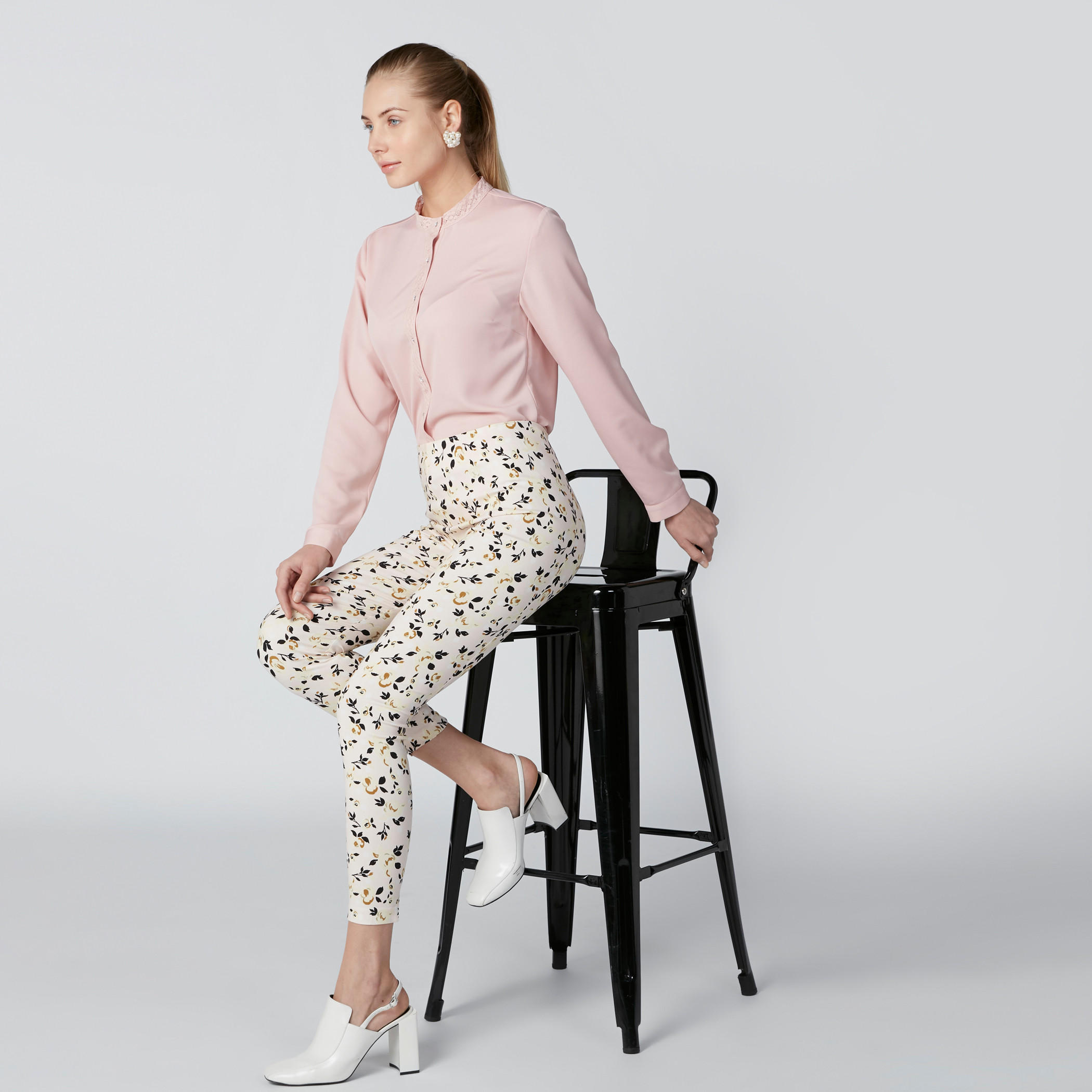 بنطال بقصّة ضيّقة وخصر مطّاطي وطبعات-women-clothing-bottoms-leggings-image-1