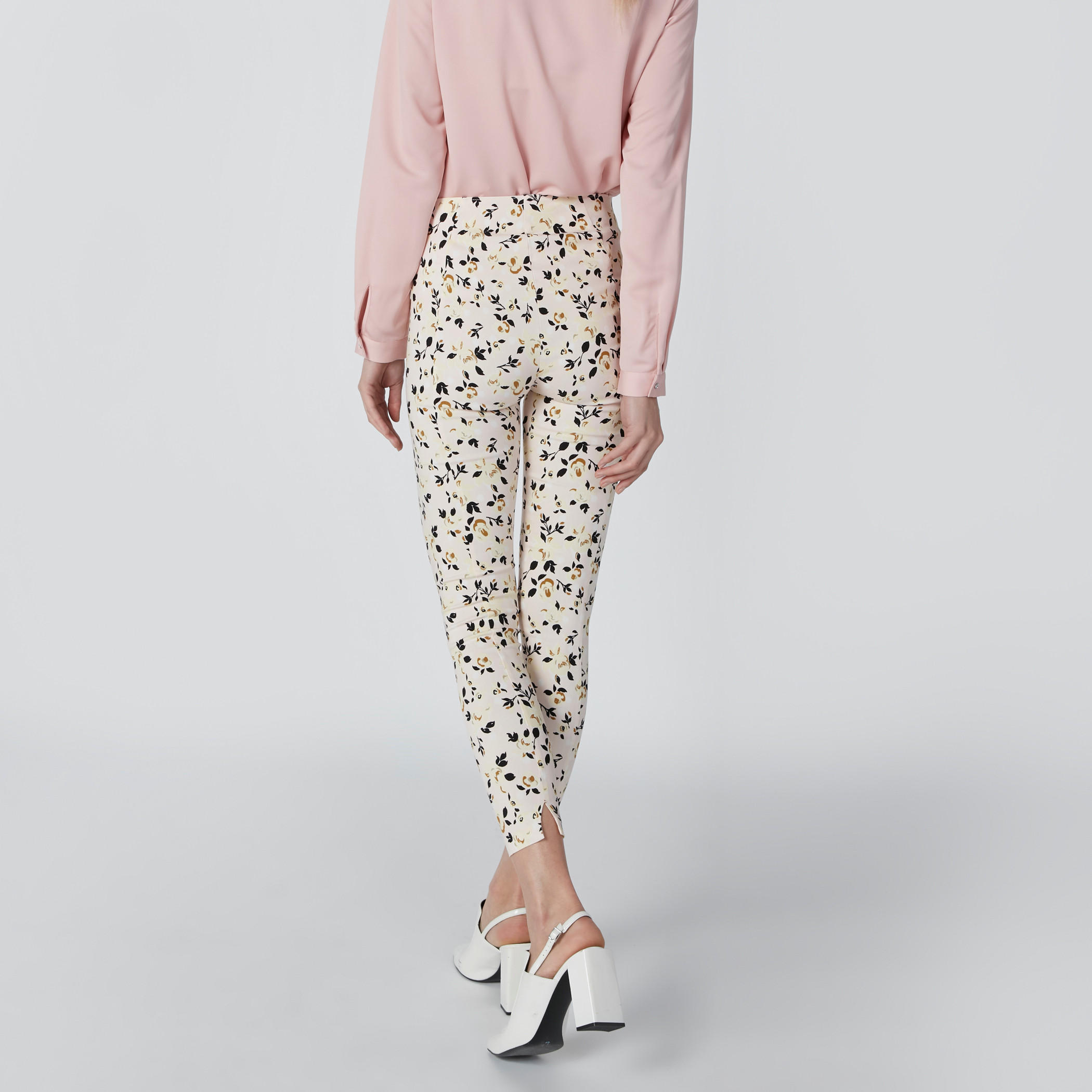 بنطال بقصّة ضيّقة وخصر مطّاطي وطبعات-women-clothing-bottoms-leggings-image-2