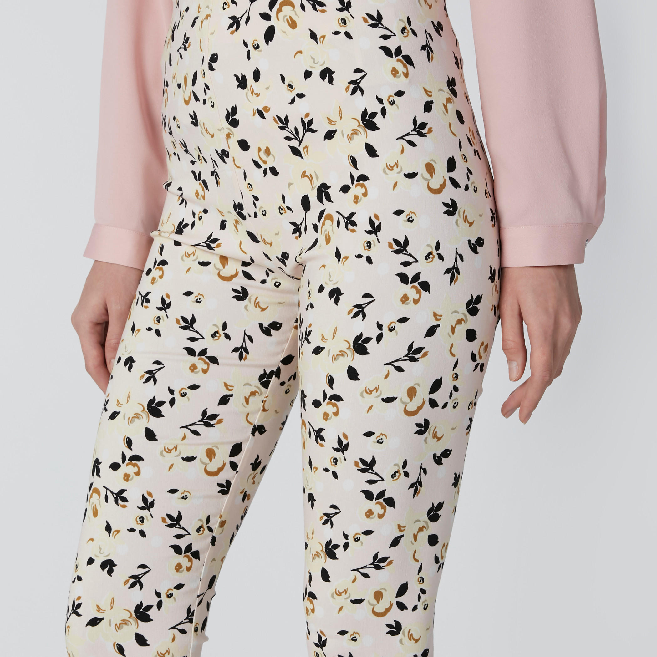 بنطال بقصّة ضيّقة وخصر مطّاطي وطبعات-women-clothing-bottoms-leggings-image-5