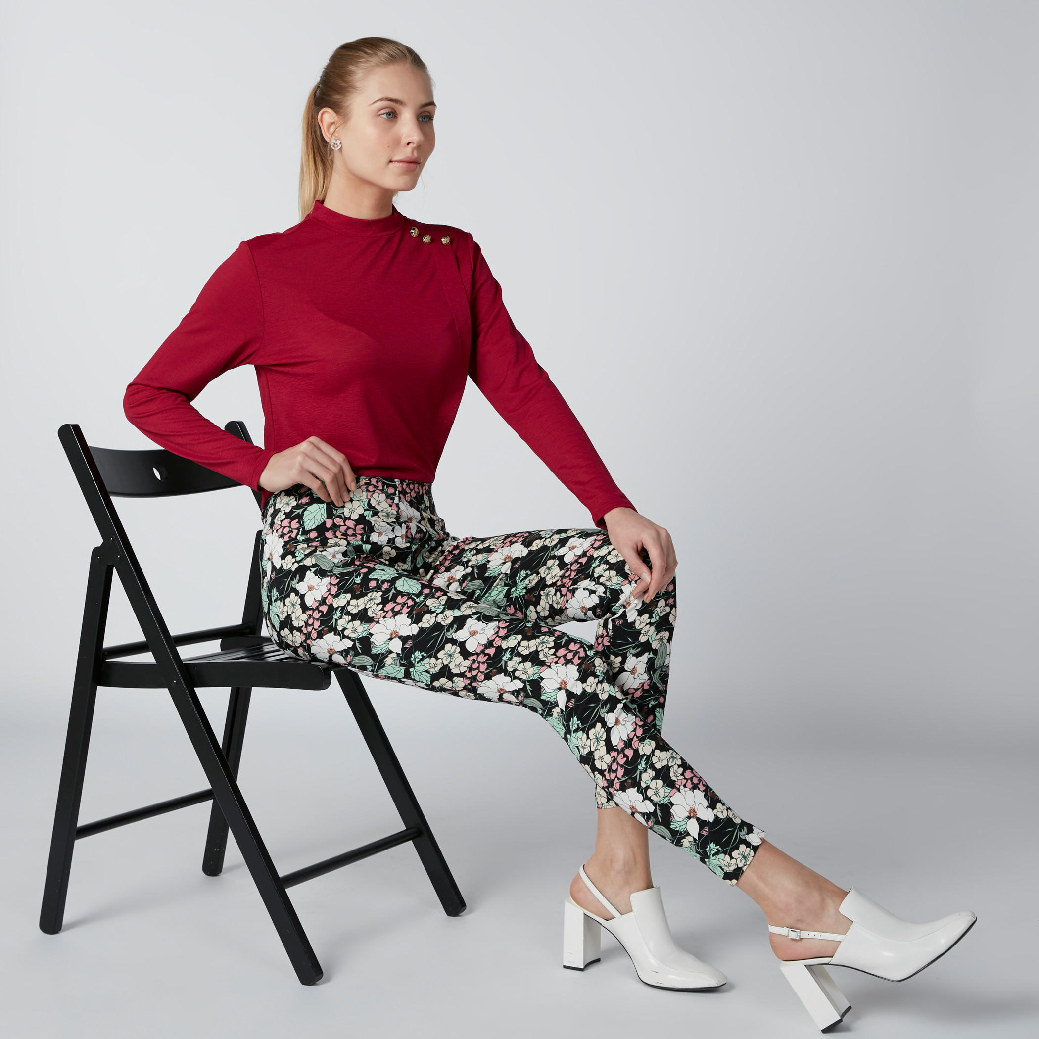بنطال طويل بقَصّة ضيقة وخصر مطاطي وطبعات-women-clothing-bottoms-leggings-image-3