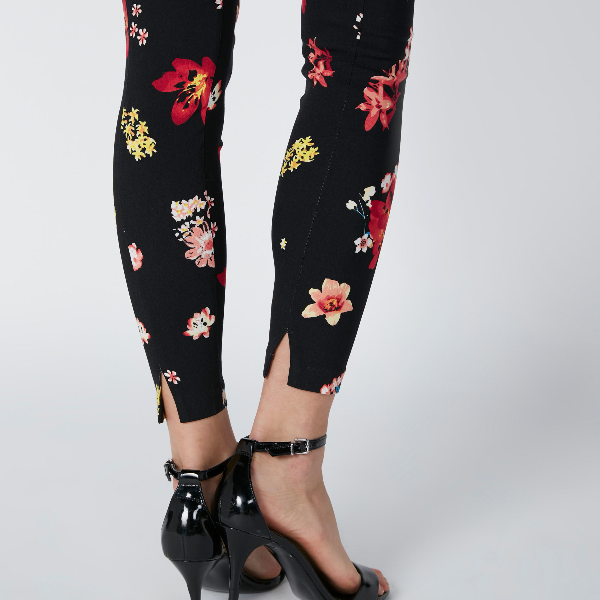 بنطال بقصّة ضيّقة  وطبعات أزهار-women-clothing-bottoms-leggings-image-4