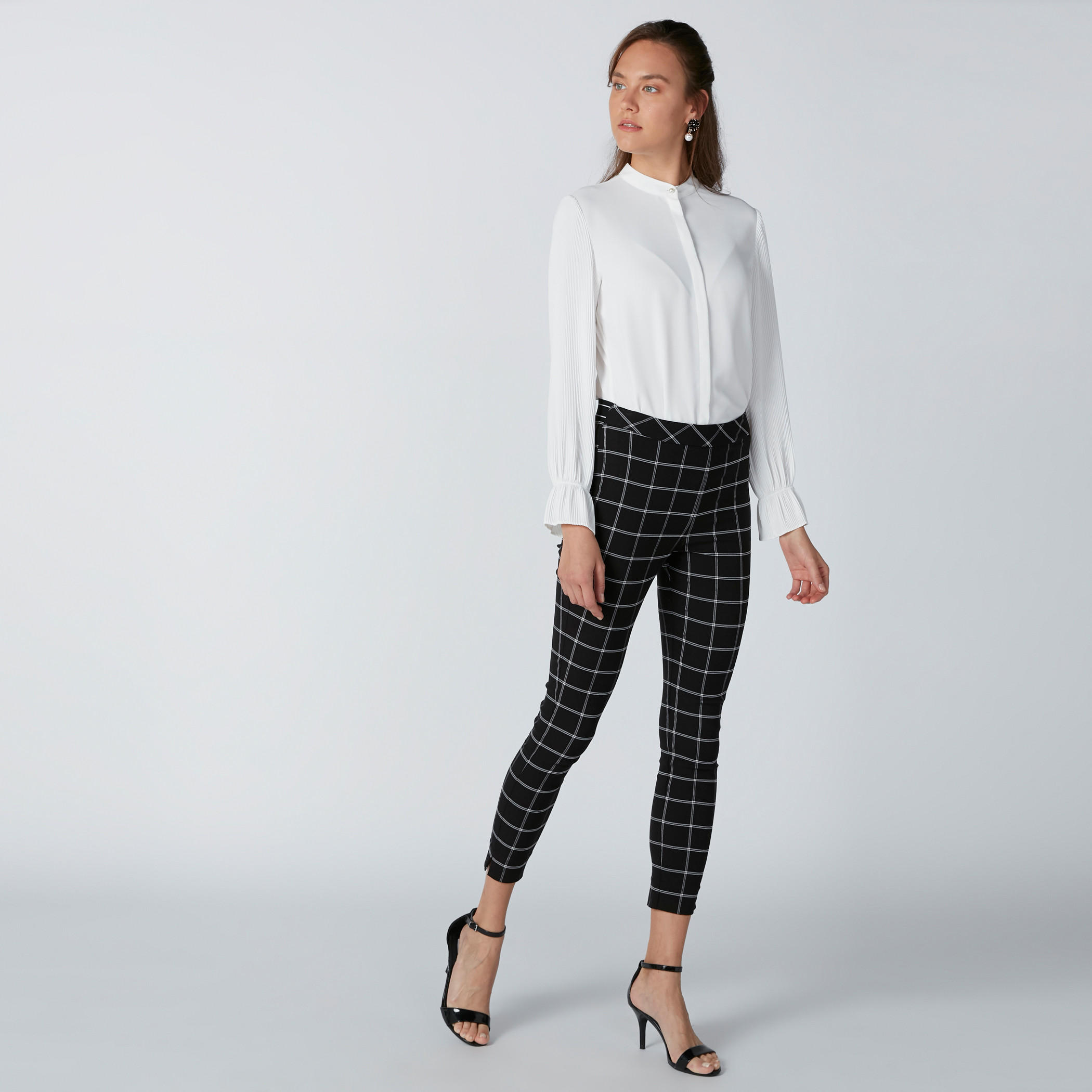 بنطال قصير كاروهات بخصر مطّاطي-women-clothing-bottoms-trousers-image-1