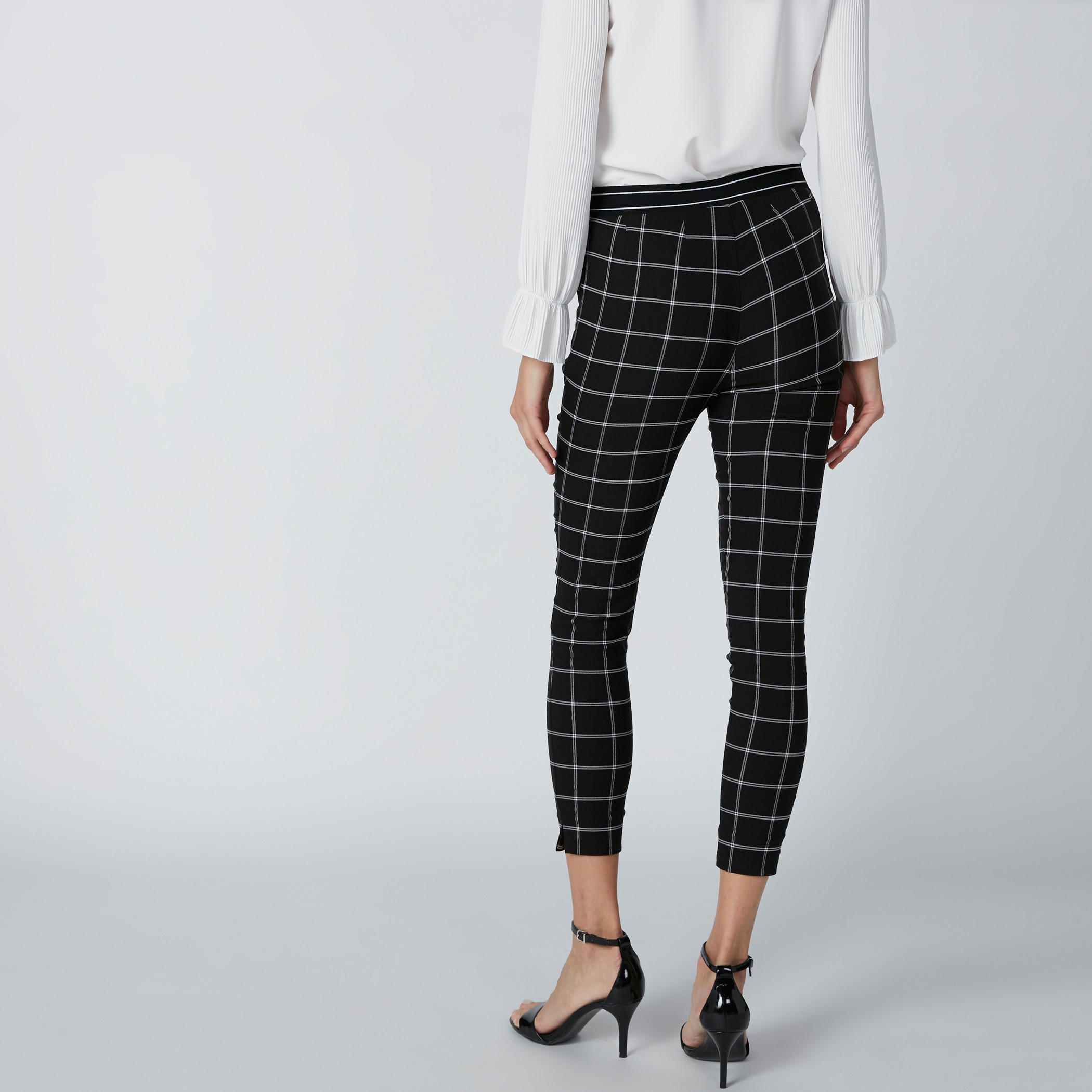 بنطال قصير كاروهات بخصر مطّاطي-women-clothing-bottoms-trousers-image-2