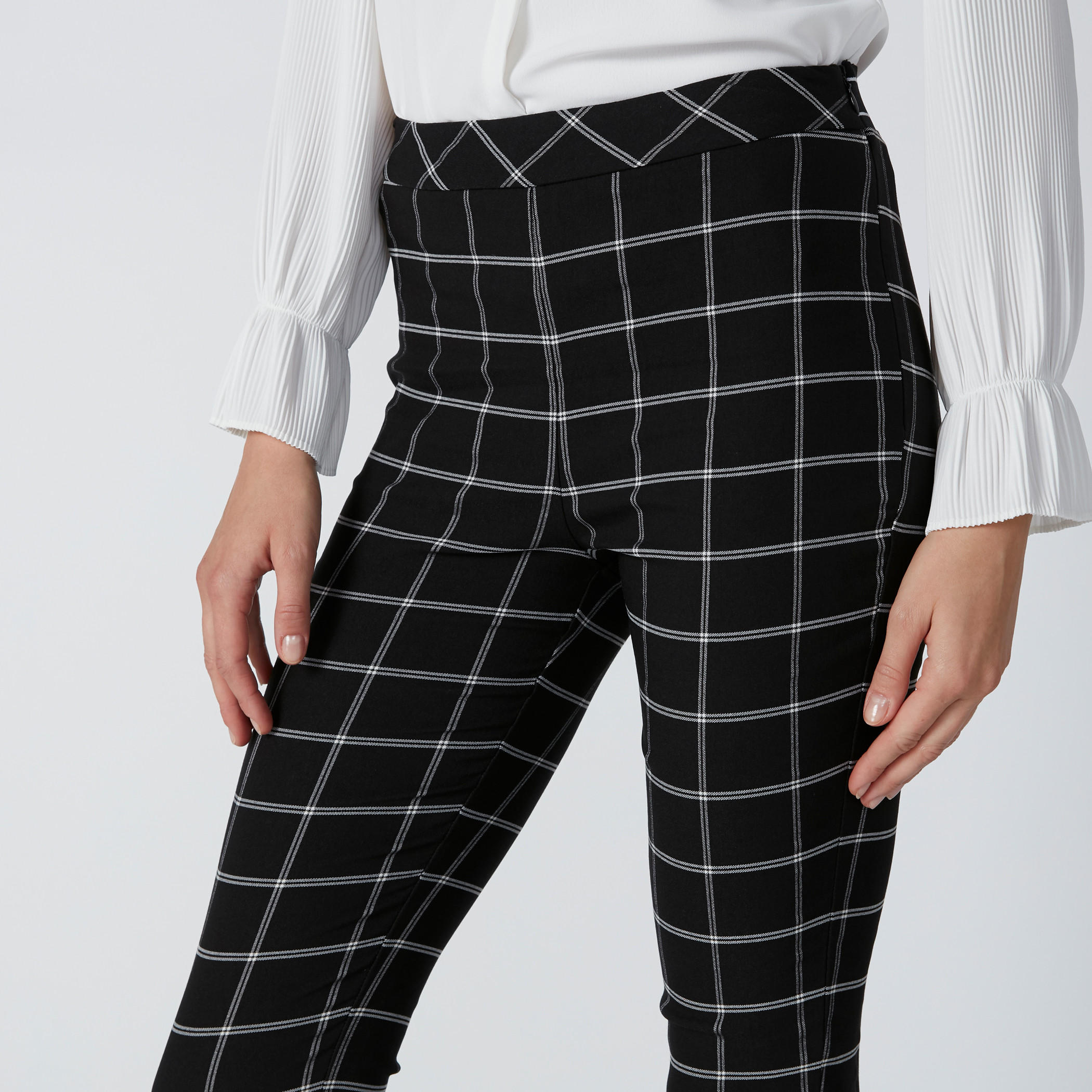 بنطال قصير كاروهات بخصر مطّاطي-women-clothing-bottoms-trousers-image-4