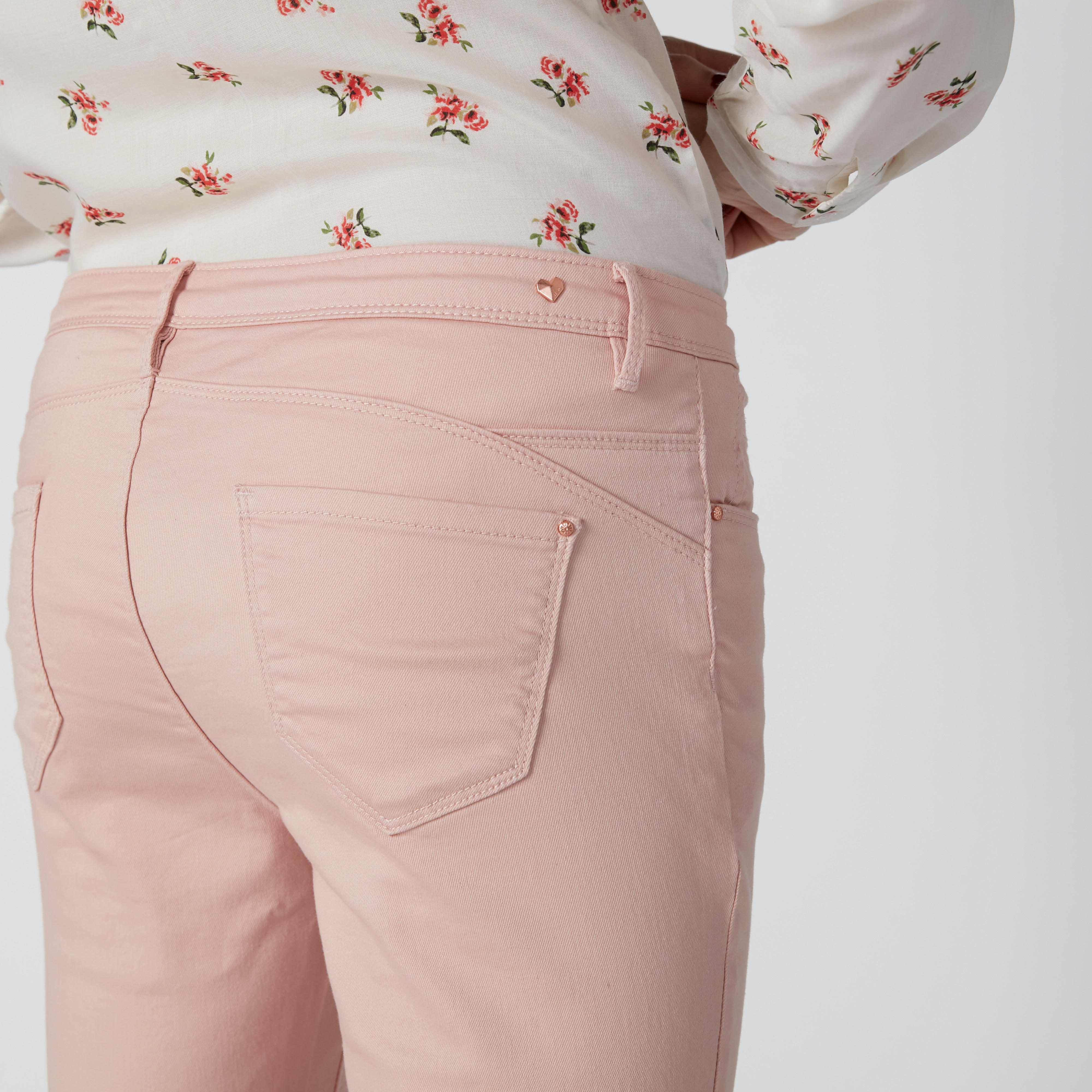 بنطال شينو بخصر متوسط الارتفاع وجيوب-women-clothing-bottoms-trousers-image-15