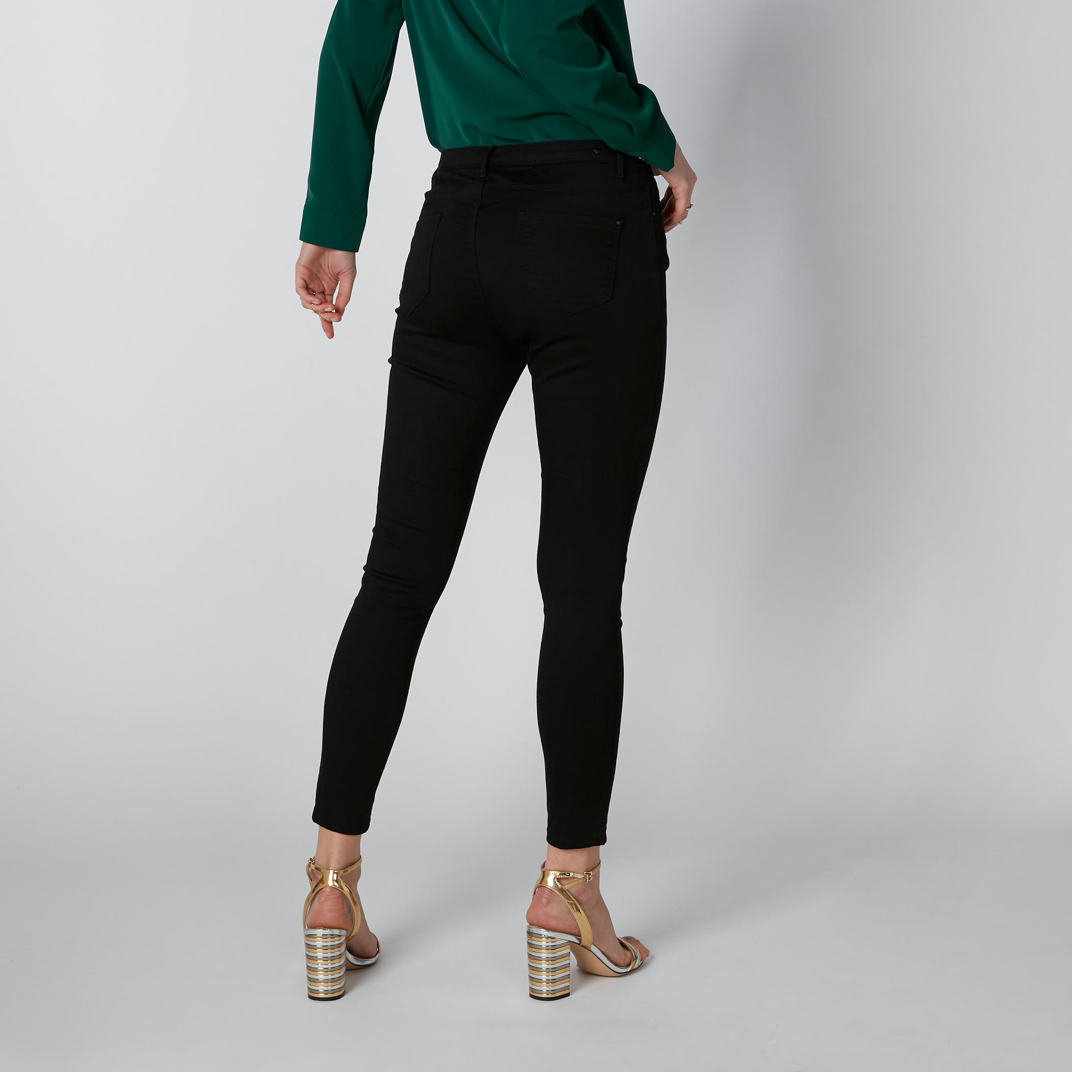 بنطال شينو بخصر متوسط الارتفاع وجيوب-women-clothing-bottoms-trousers-image-8