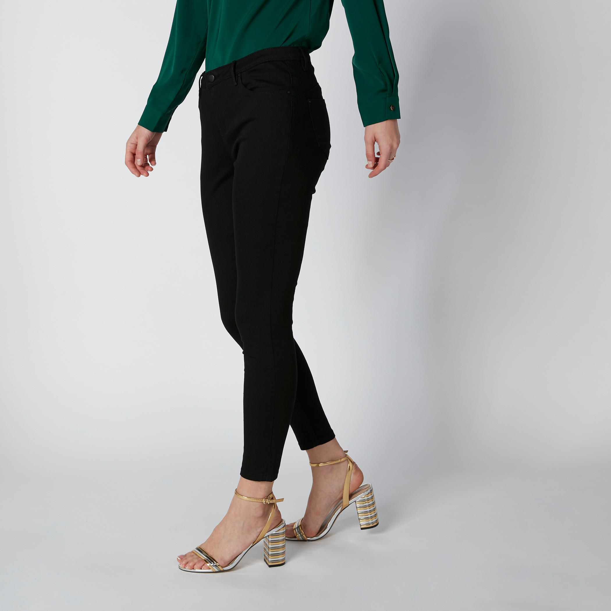 بنطال شينو بخصر متوسط الارتفاع وجيوب-women-clothing-bottoms-trousers-image-9
