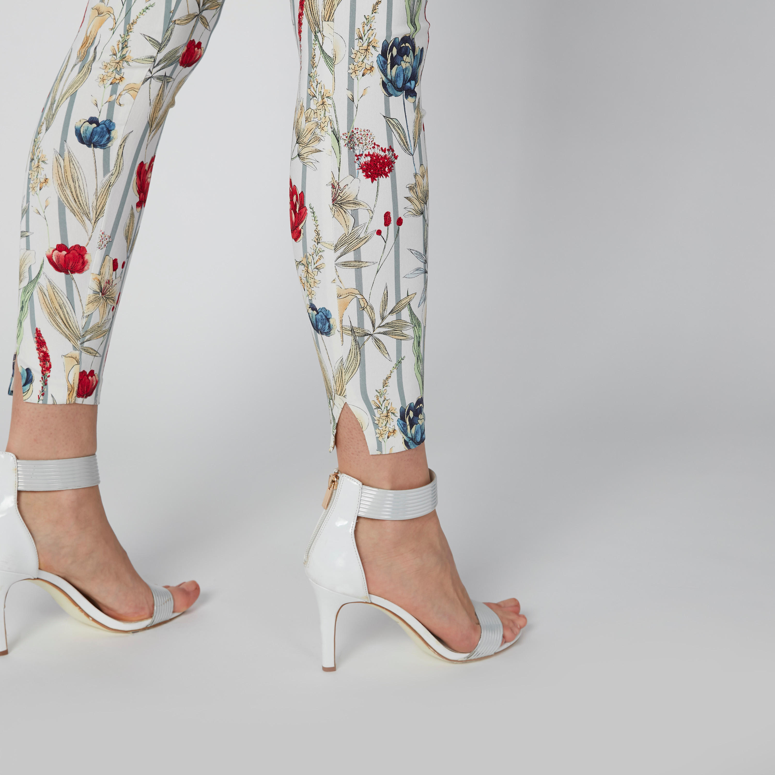 بنطال ليقنز بقصّة سكيني وخصر متوسط الارتفاع وفتحات وطبعات-women-clothing-bottoms-leggings-image-5