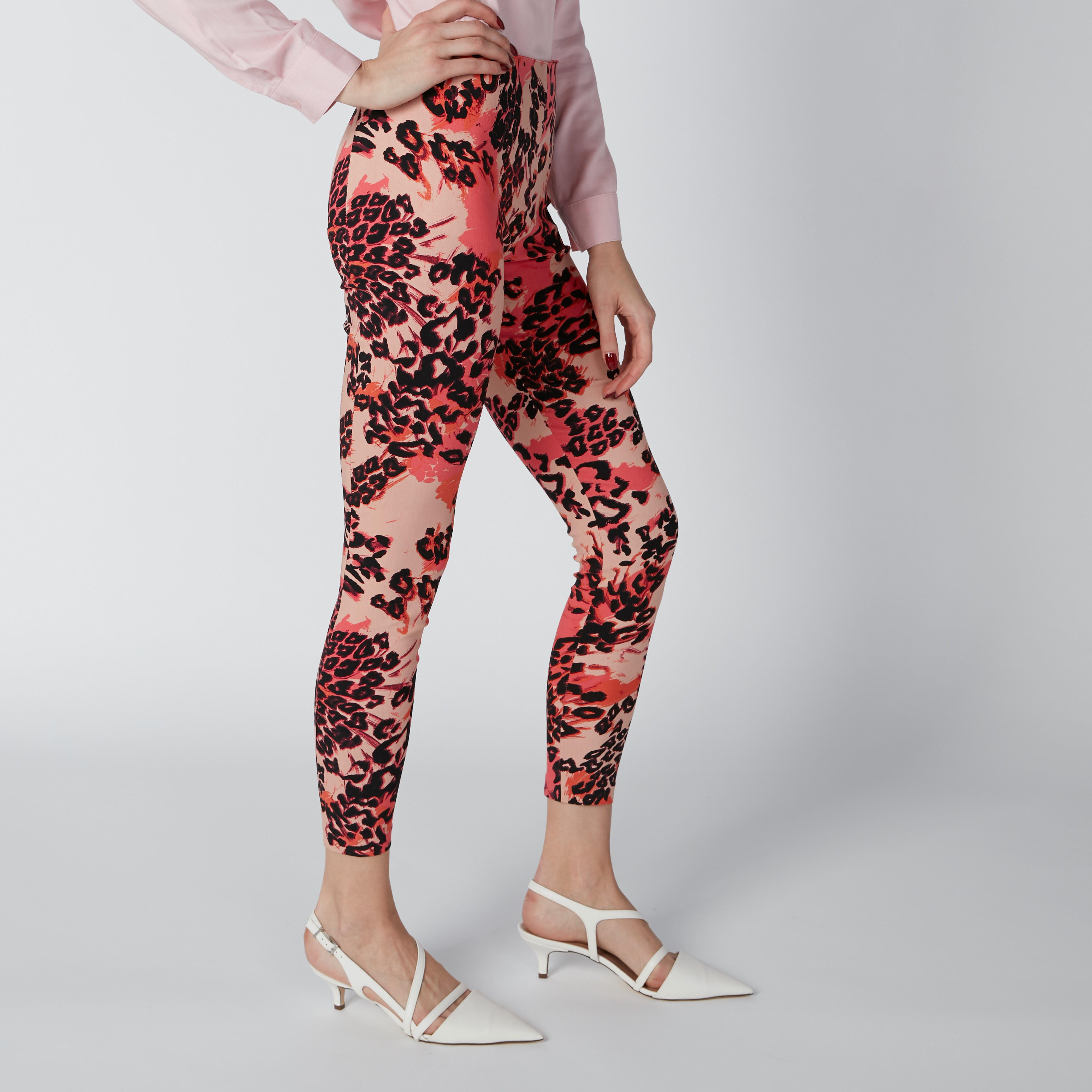 بنطال ليقنز بقصّة سكيني وفتحة وطبعات-women-clothing-bottoms-leggings-image-4