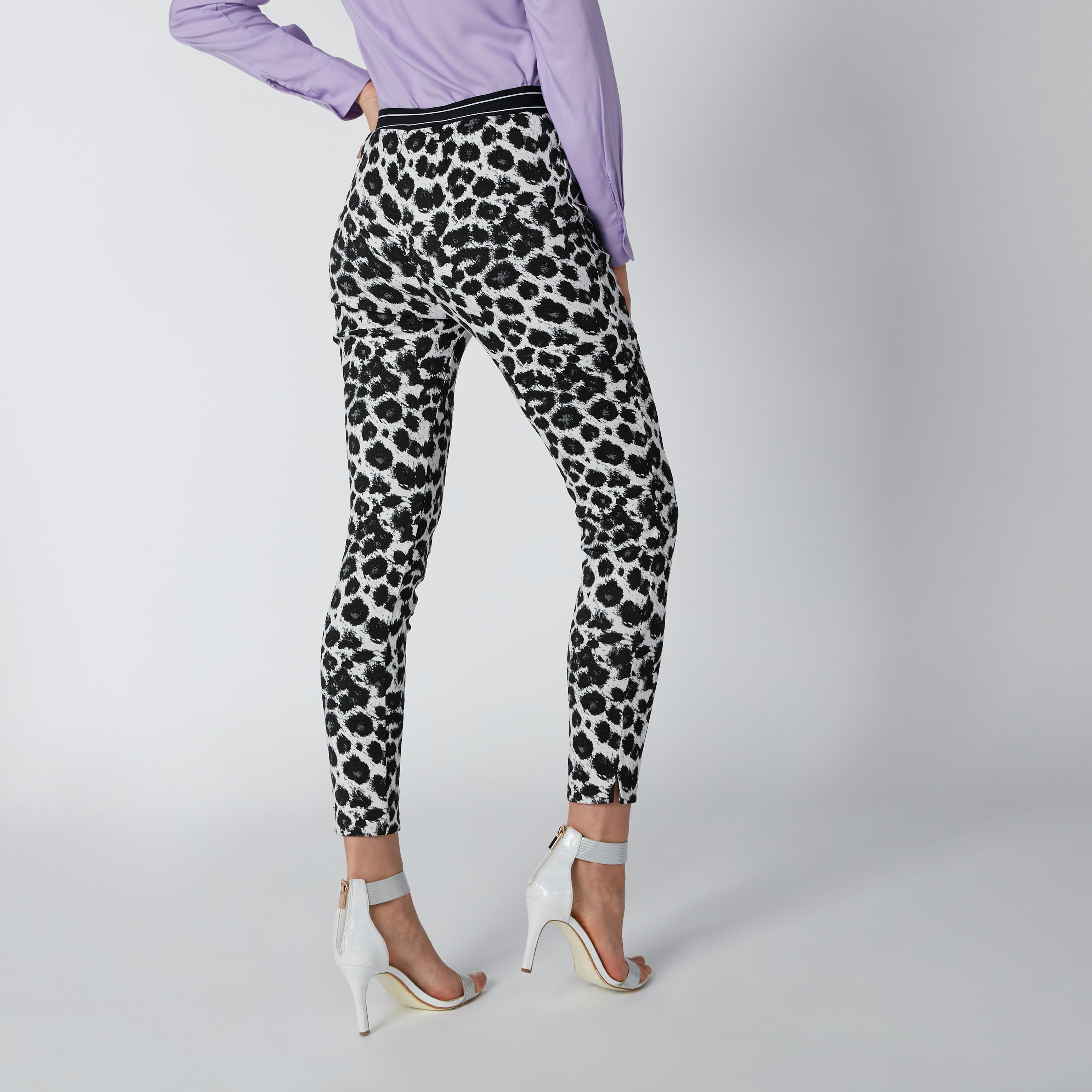 بنطال بخصر مطّاطي متوسط الارتفاع وطبعات حيوانات-women-clothing-bottoms-trousers-image-3