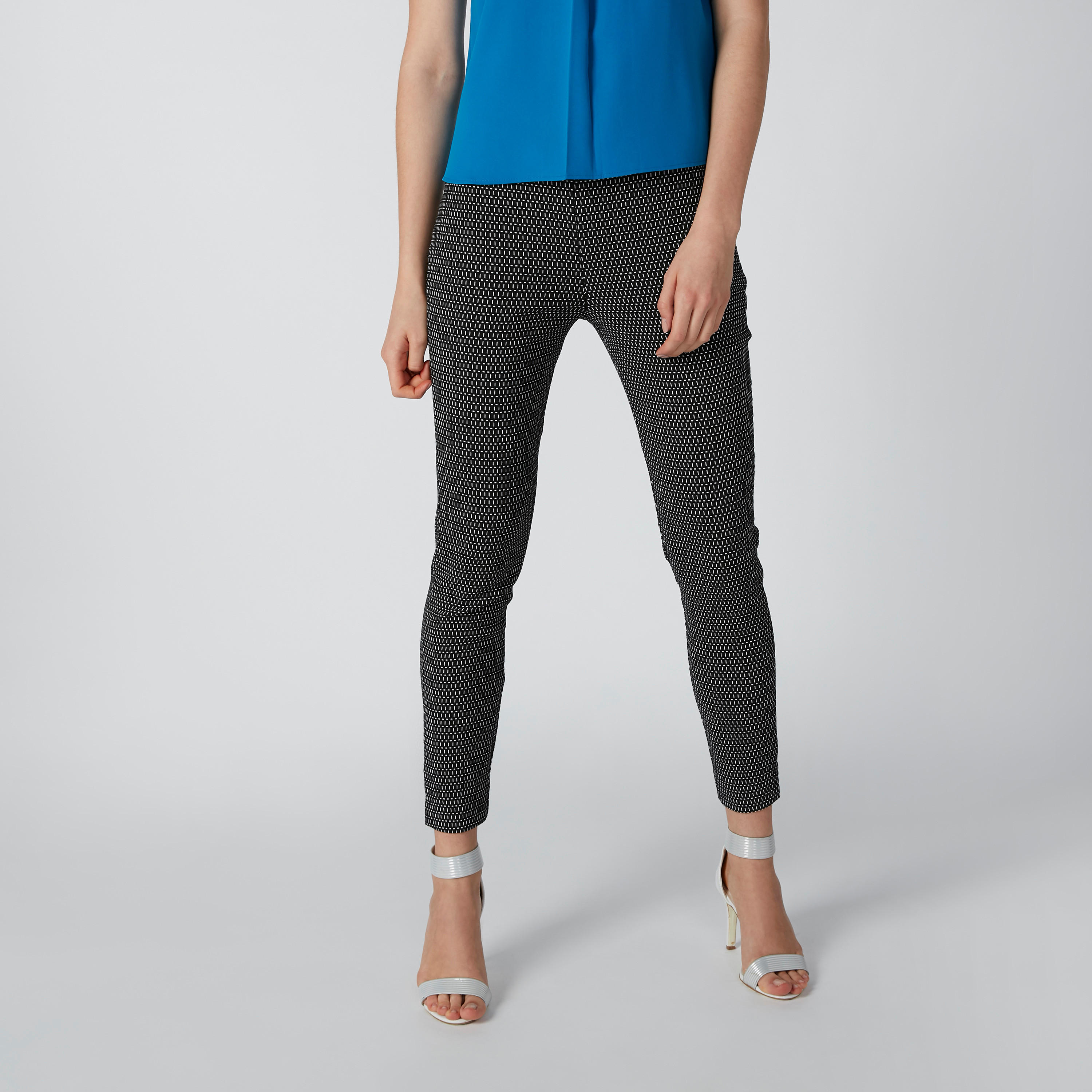 بنطال بقصّة سكيني وخصر مطّاطي متوسط الارتفاع وطبعات-women-clothing-bottoms-trousers-image-4