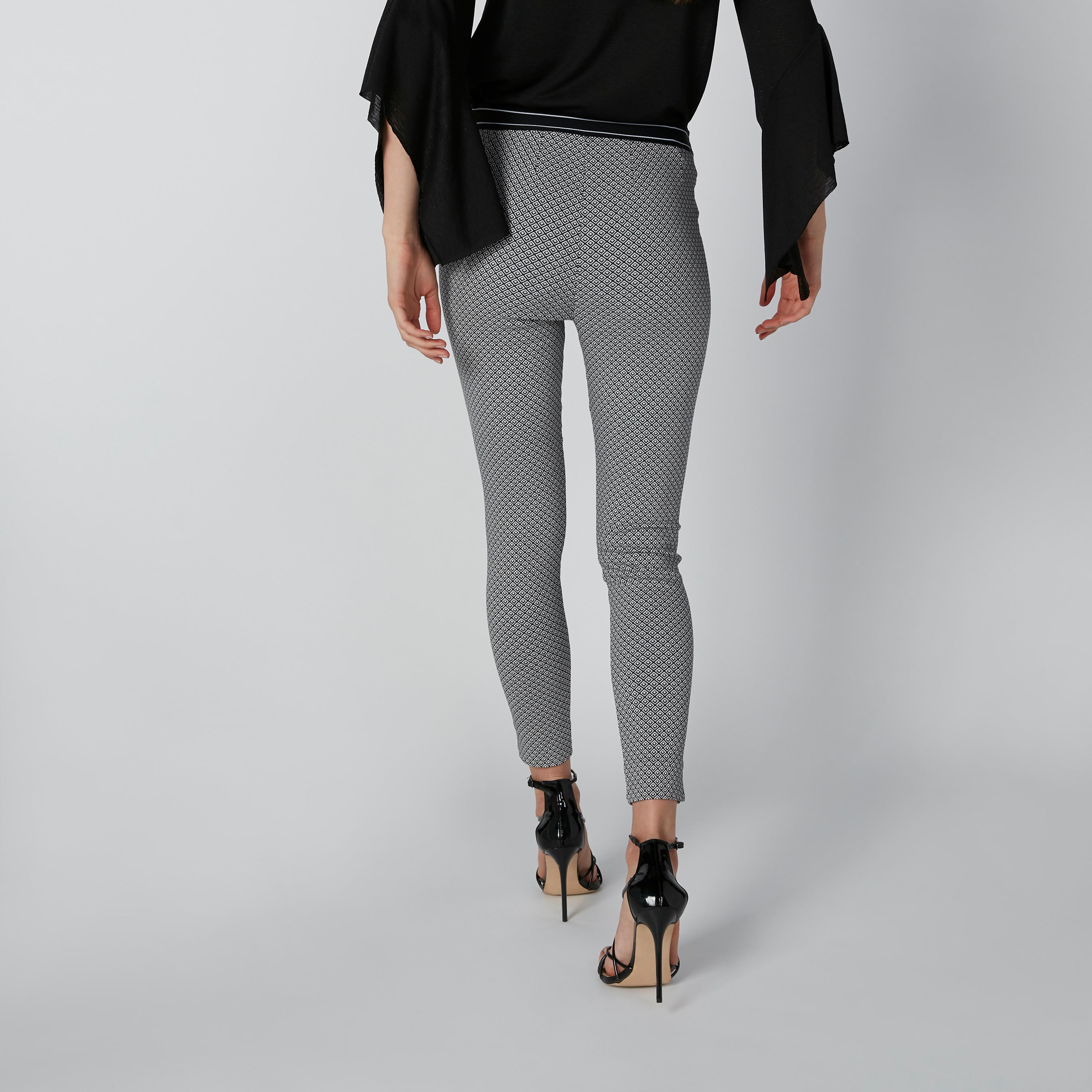 بنطال بخصر مطّاطي متوسط الارتفاع وطبعات-women-clothing-bottoms-trousers-image-3