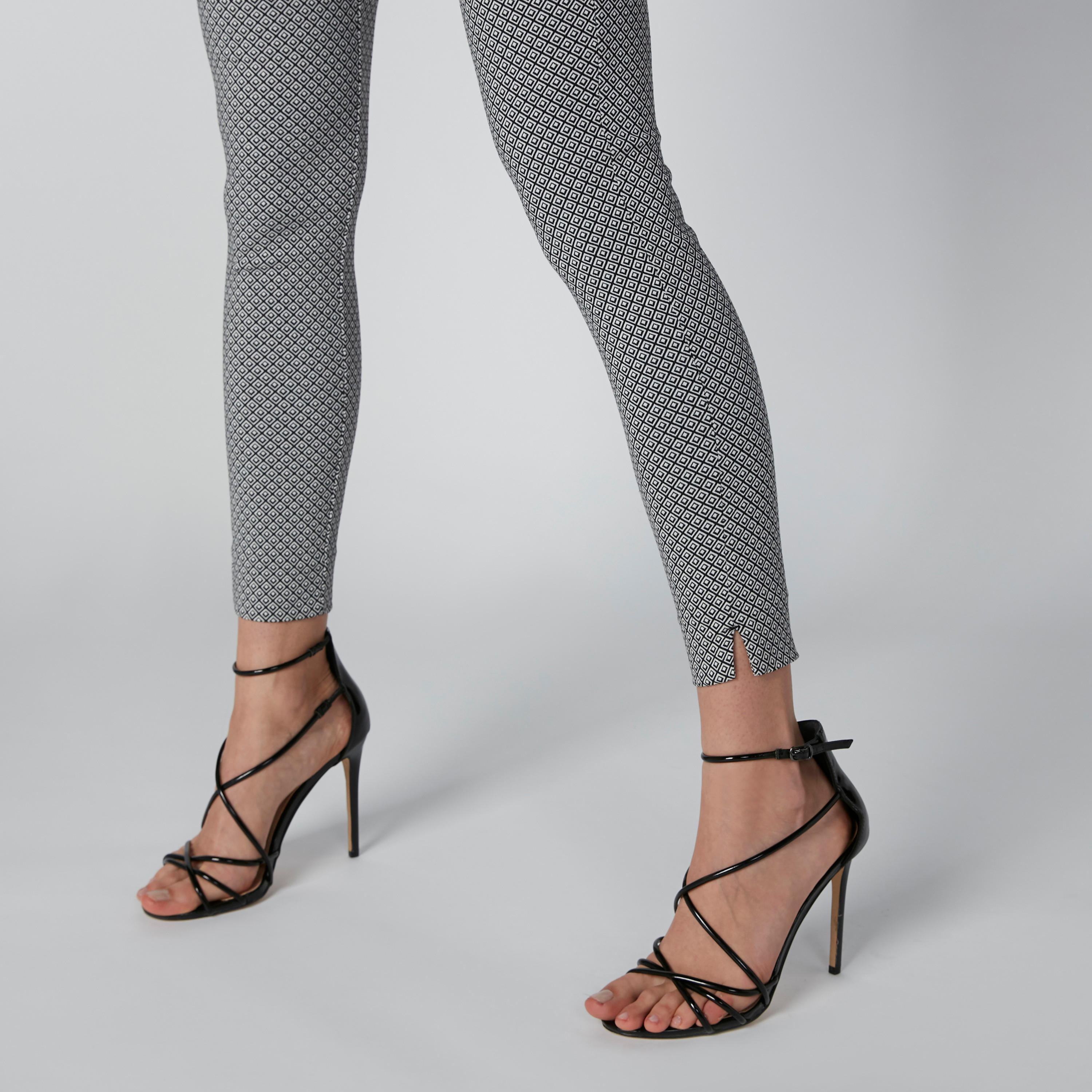 بنطال بخصر مطّاطي متوسط الارتفاع وطبعات-women-clothing-bottoms-trousers-image-5