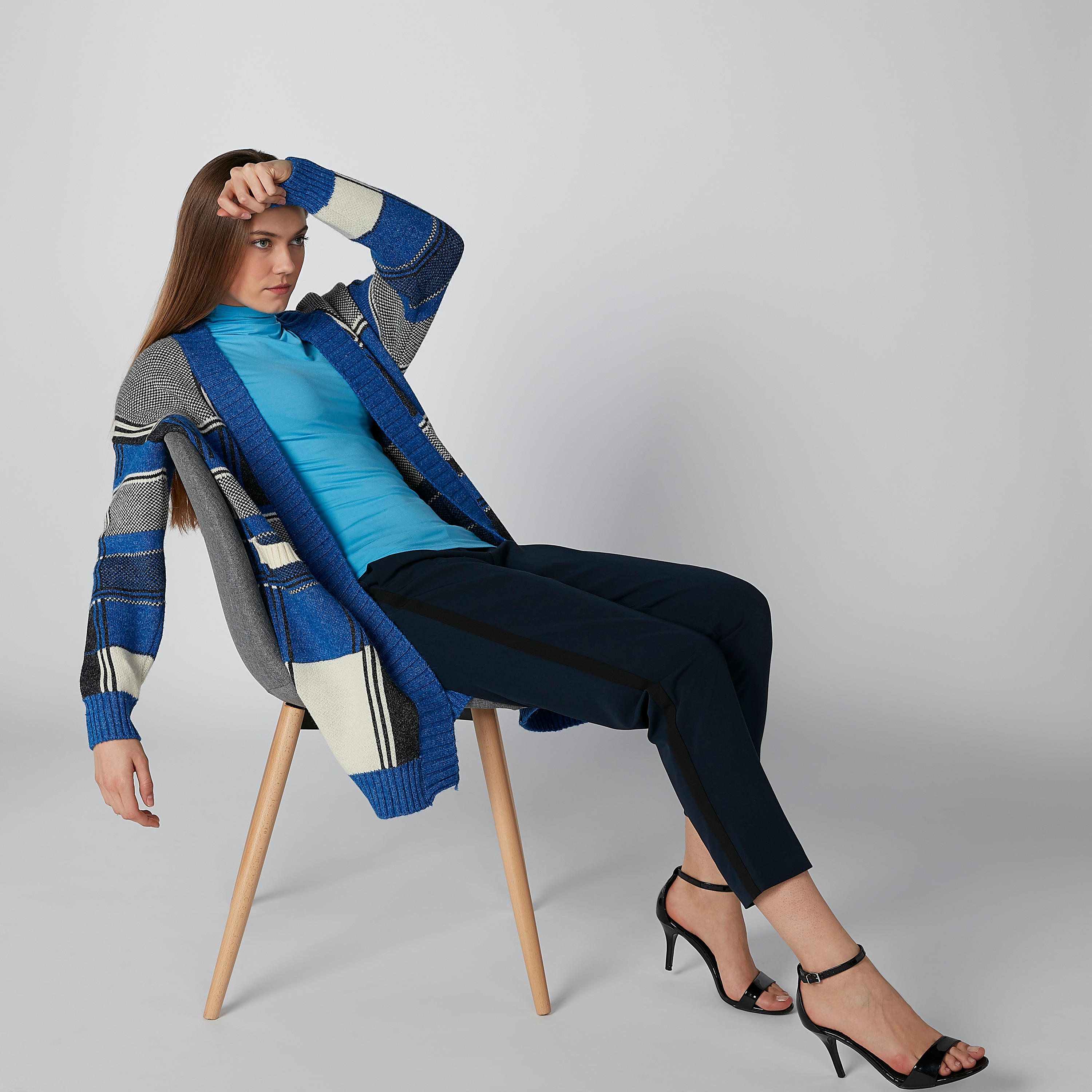 بنطال تشينو بقصّة سليم وخصر متوسط الارتفاع وجيوب وشريطة-women-clothing-bottoms-trousers-image-2
