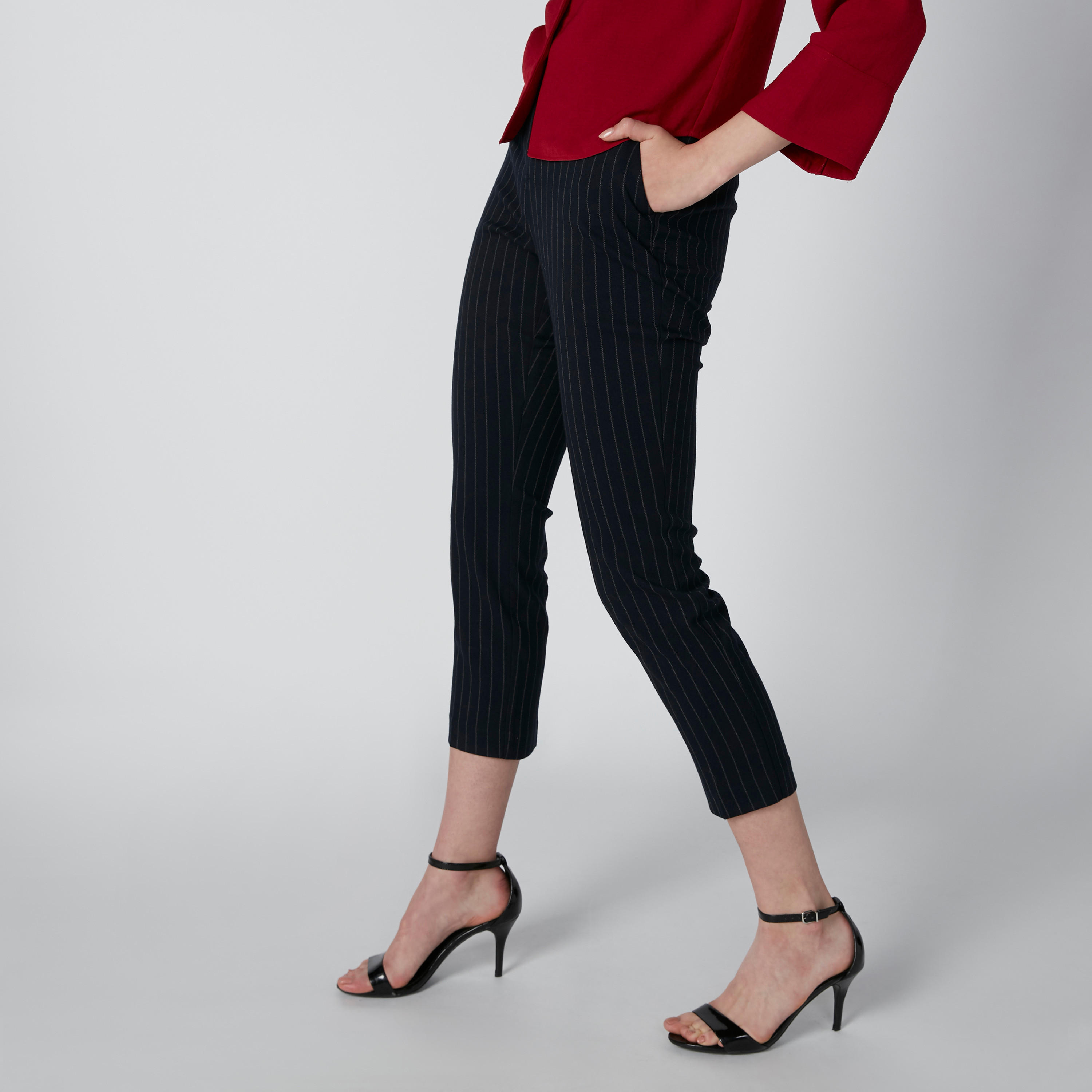 بنطال رسمي قصير مقلّم بجيوب-women-clothing-bottoms-trousers-image-4