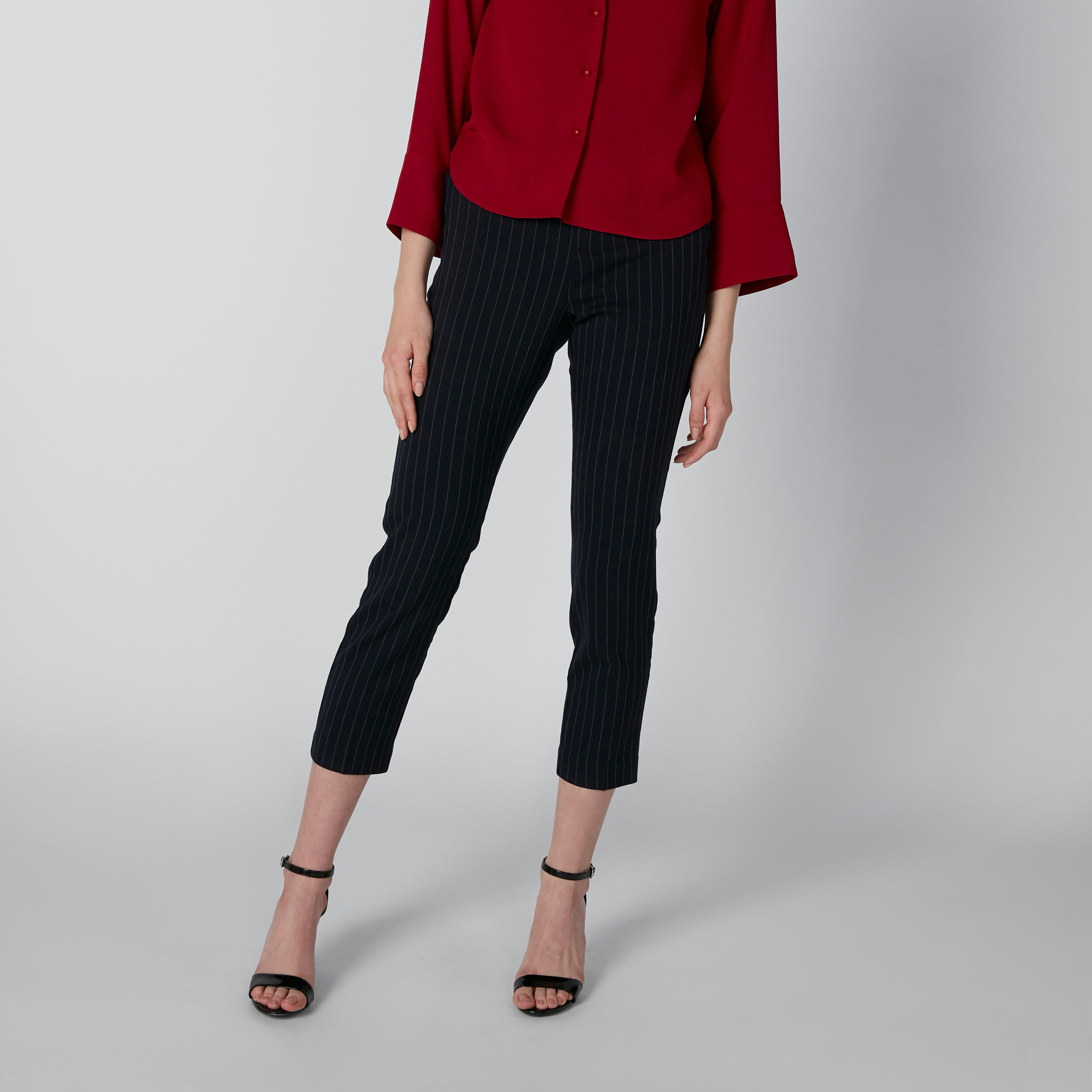 بنطال رسمي قصير مقلّم بجيوب-women-clothing-bottoms-trousers-image-5