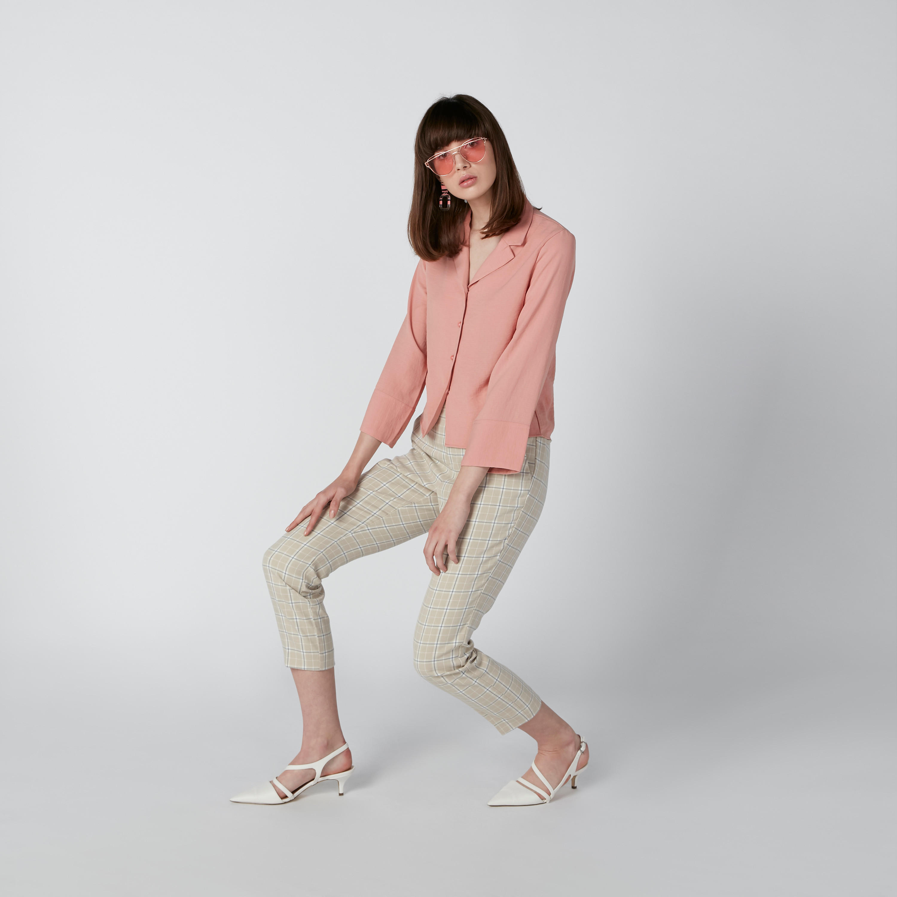بنطال كاروهات قصير بجيوب-women-clothing-bottoms-trousers-image-2