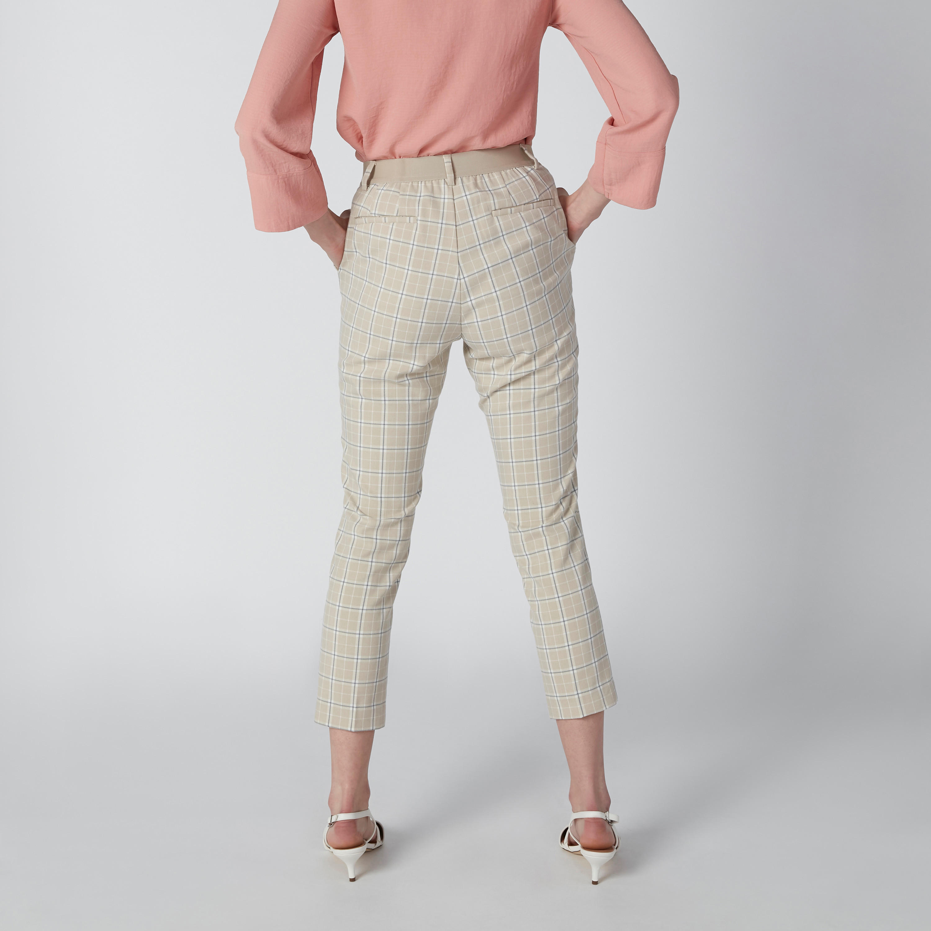 بنطال كاروهات قصير بجيوب-women-clothing-bottoms-trousers-image-4