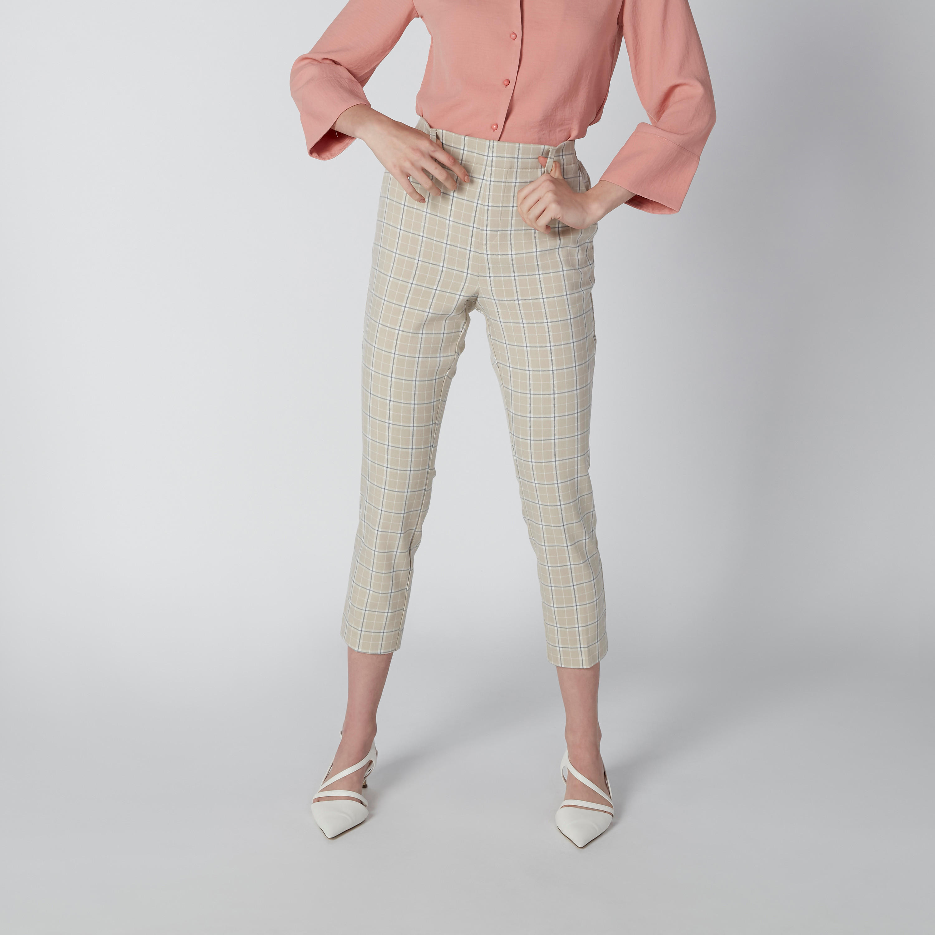 بنطال كاروهات قصير بجيوب-women-clothing-bottoms-trousers-image-1