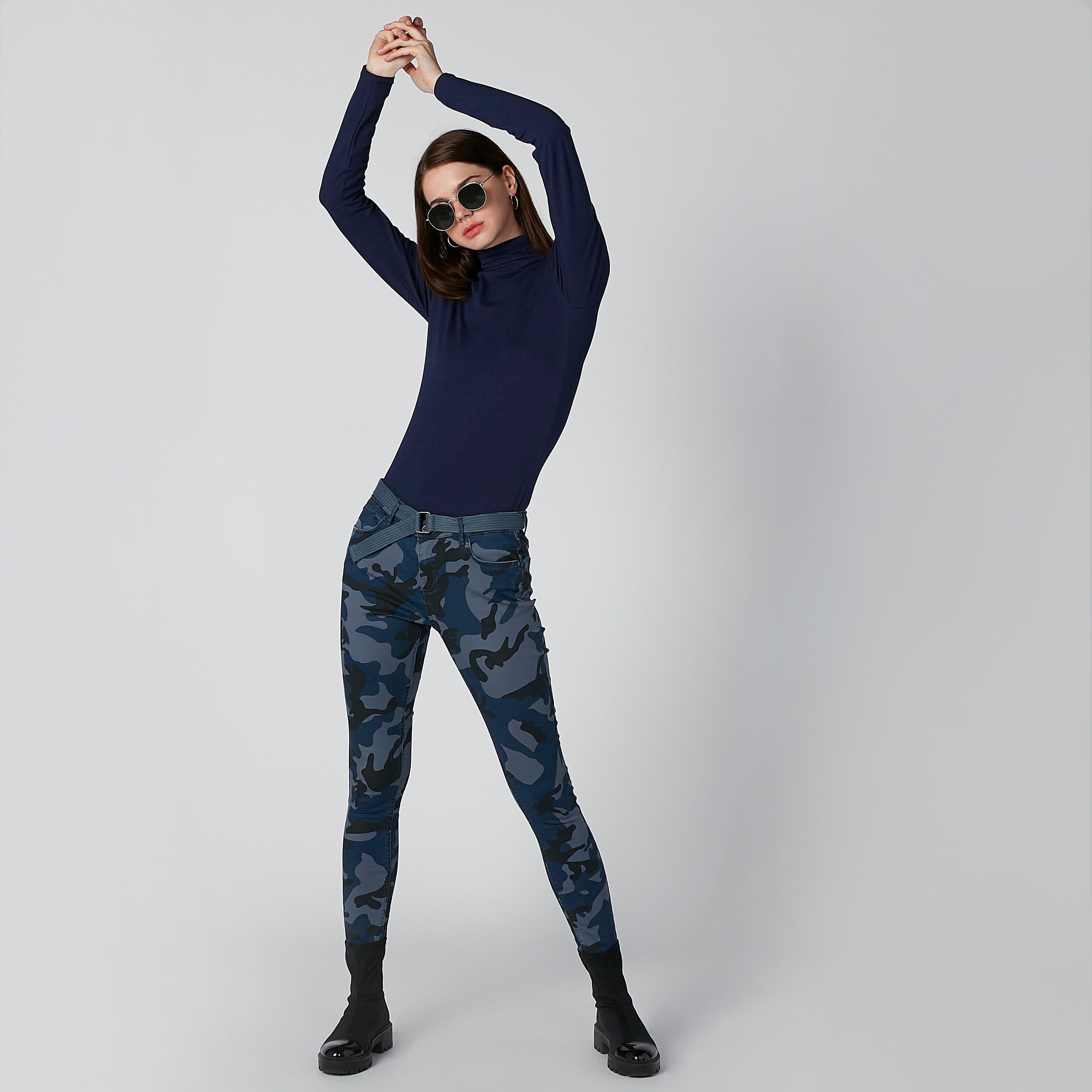 بنطال بجيوب وطبعات مموّهة-women-clothing-bottoms-trousers-image-1