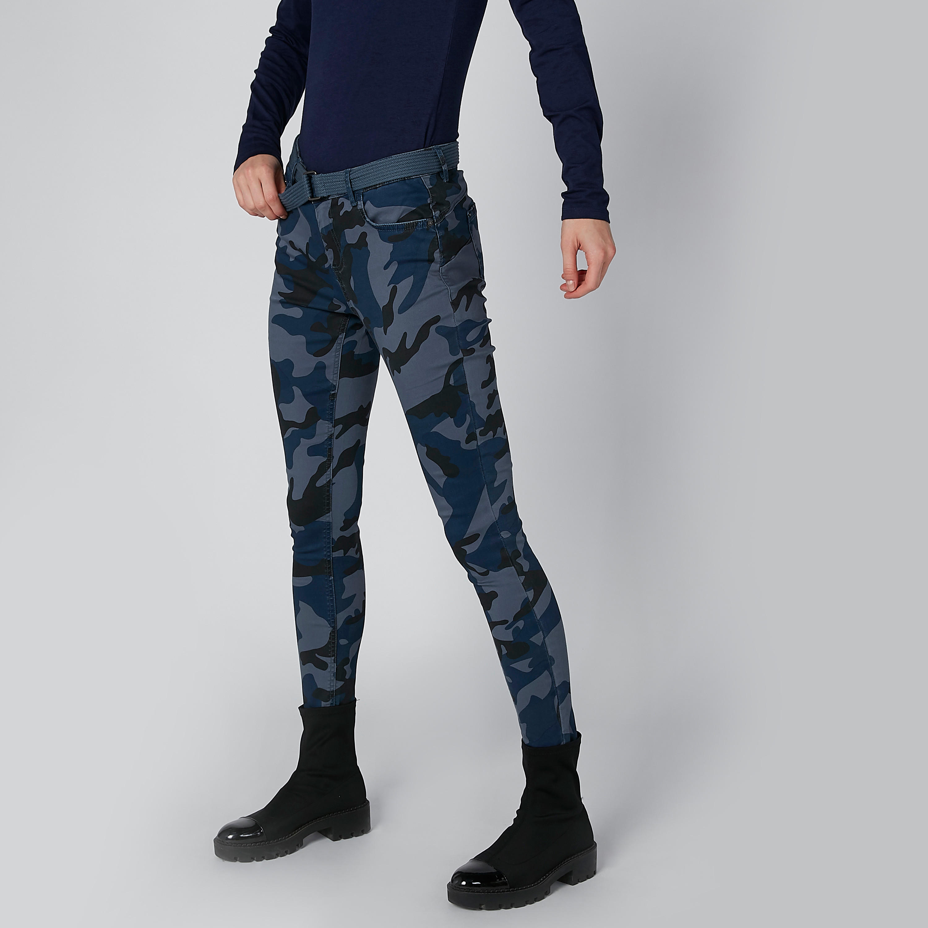 بنطال بجيوب وطبعات مموّهة-women-clothing-bottoms-trousers-image-3