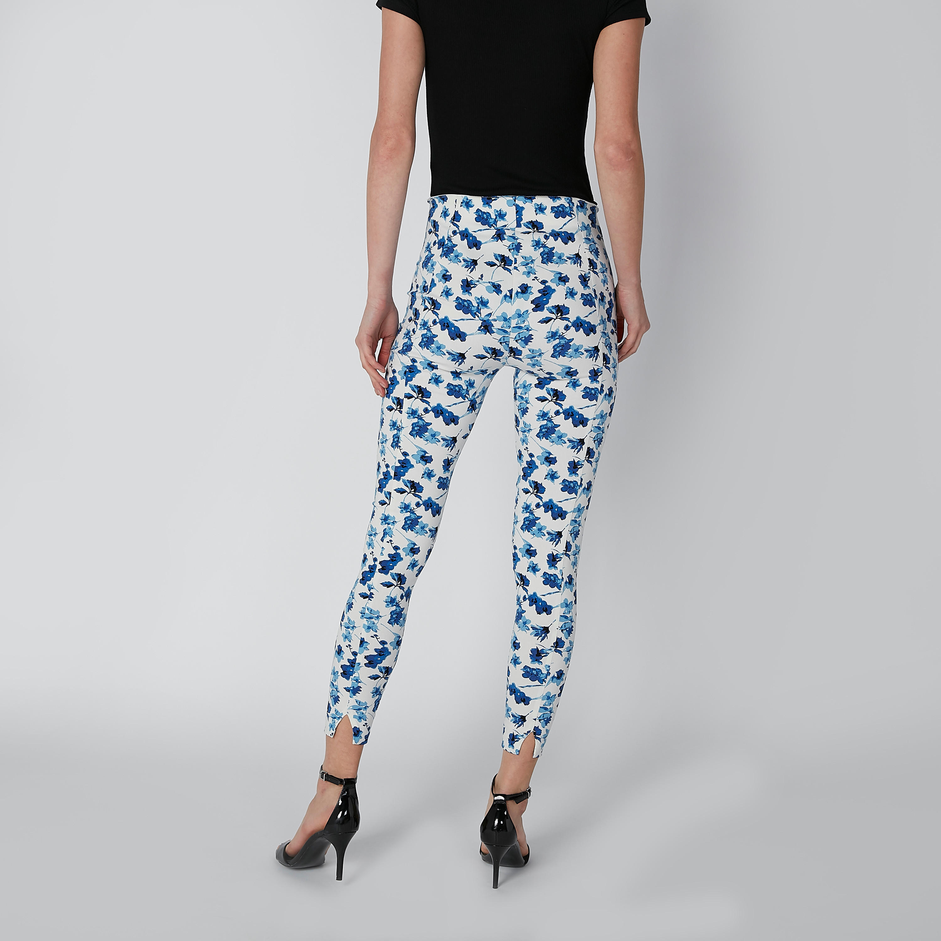 بنطال بحوّاف غير مستوية وطبعات زهرية-women-clothing-bottoms-trousers-image-4