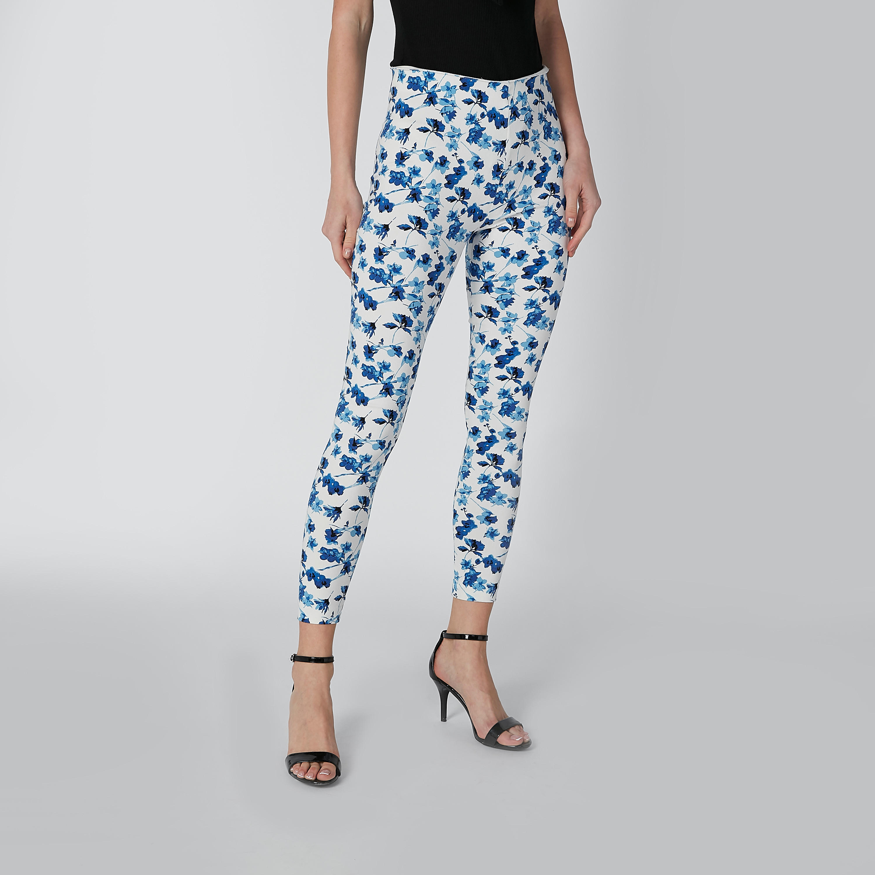 بنطال بحوّاف غير مستوية وطبعات زهرية-women-clothing-bottoms-trousers-image-2