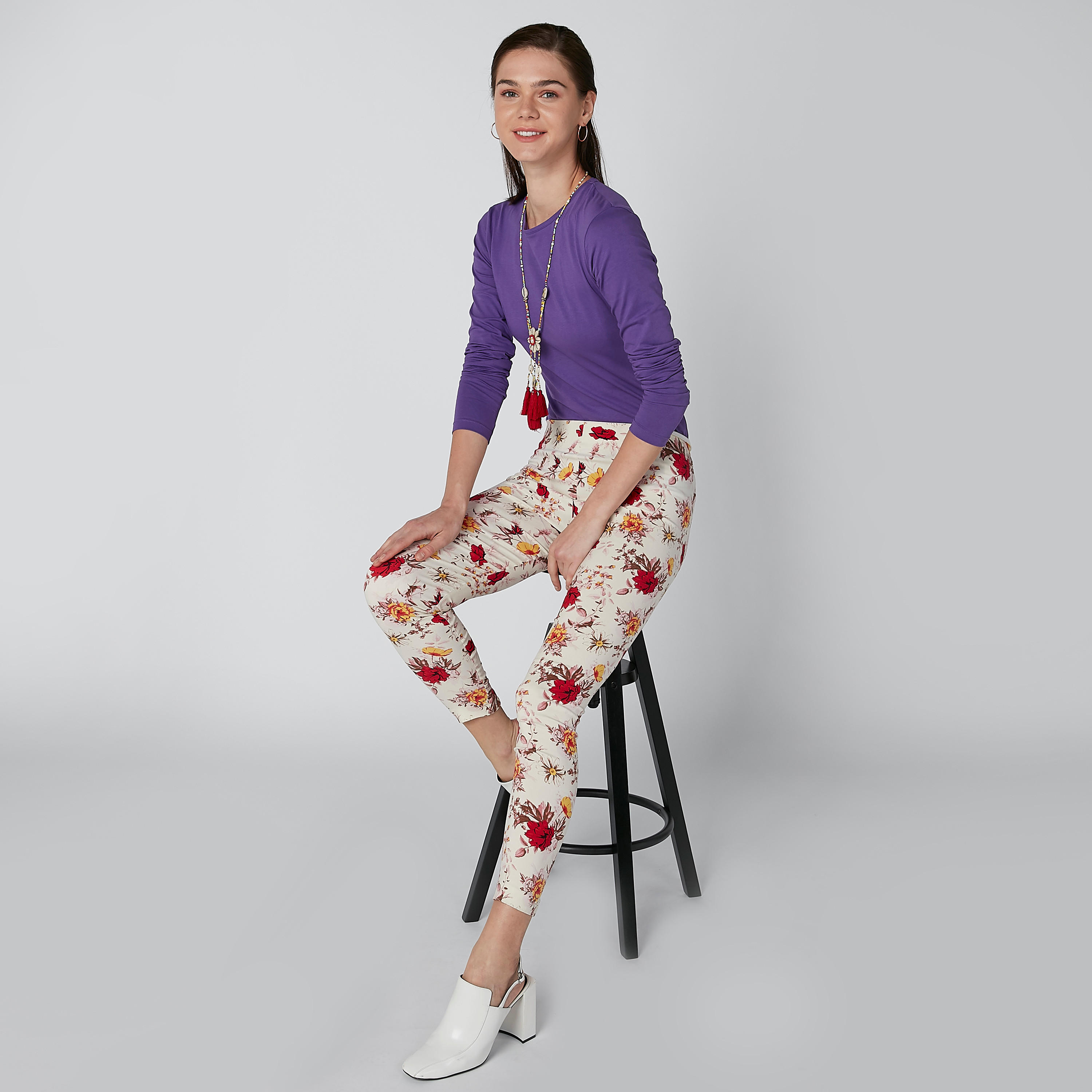 بنطال بفتحات وطبعات زهرية-women-clothing-bottoms-trousers-image-1