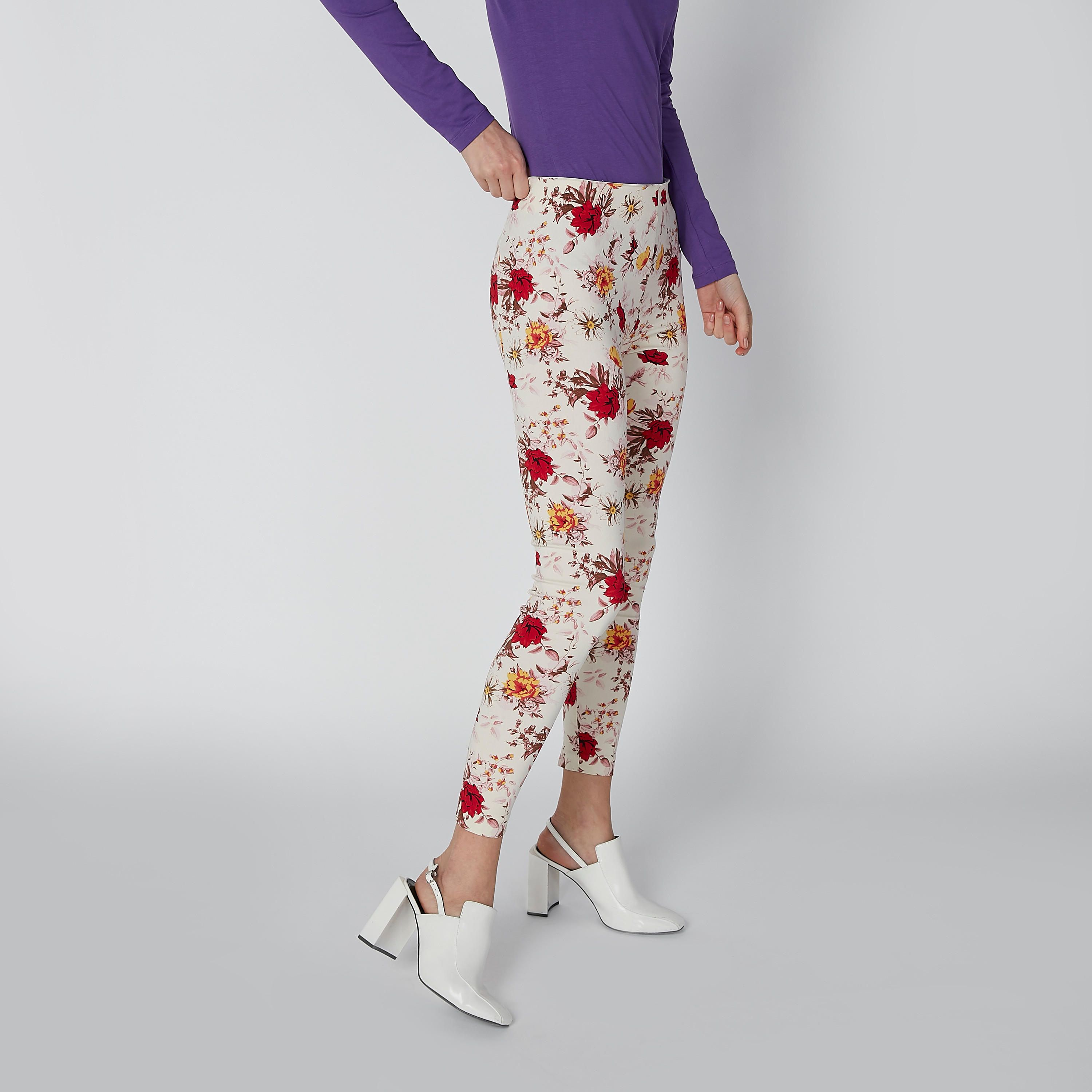 بنطال بفتحات وطبعات زهرية-women-clothing-bottoms-trousers-image-3