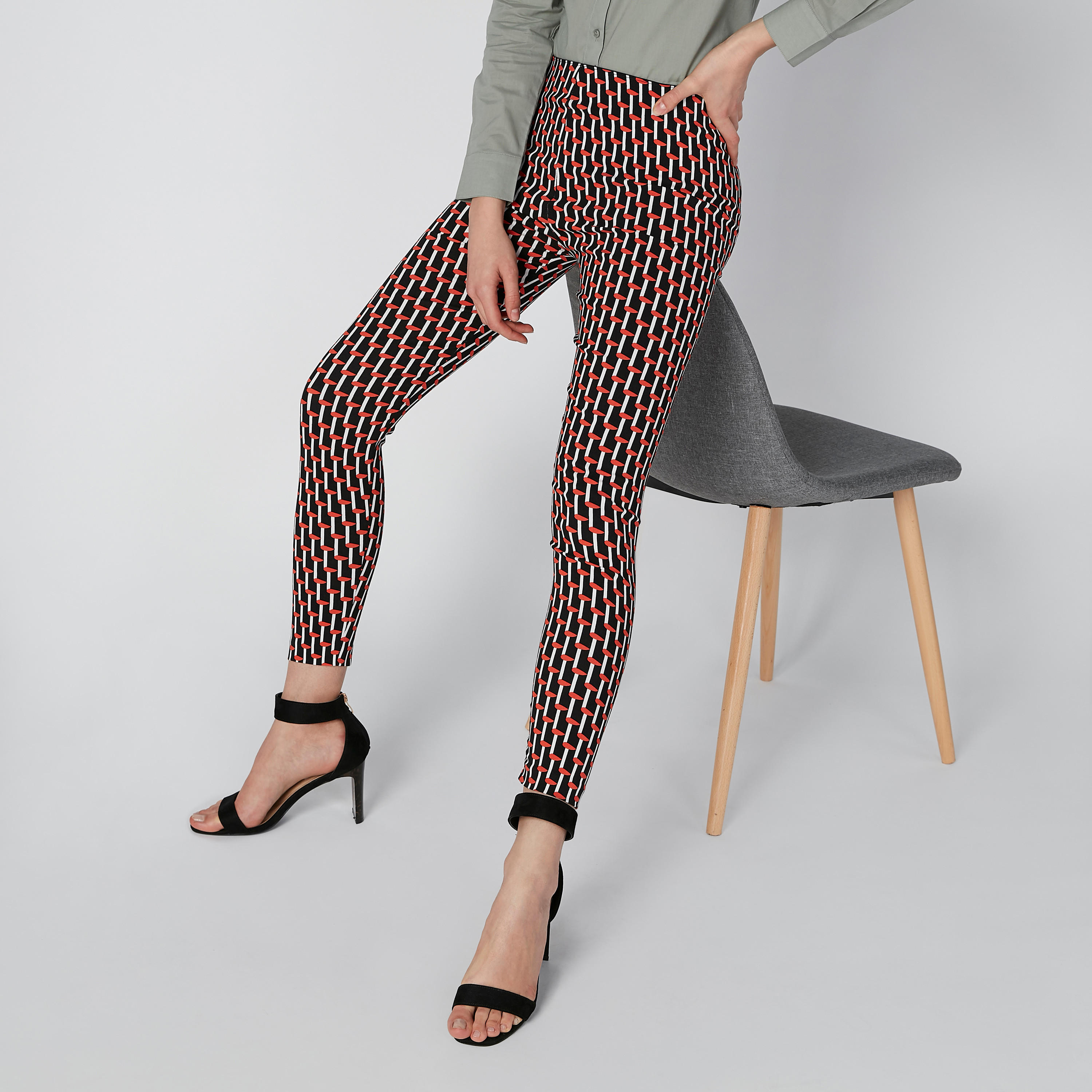 بنطال طويل بفتحة وطبعات-women-clothing-bottoms-leggings-image-4