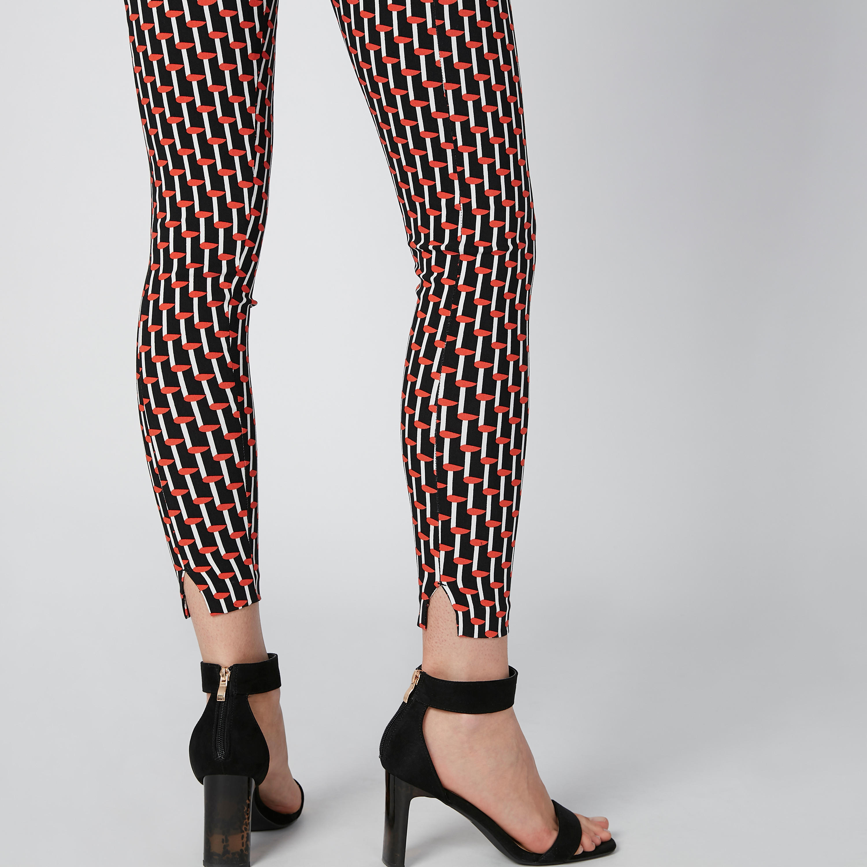 بنطال طويل بفتحة وطبعات-women-clothing-bottoms-leggings-image-5