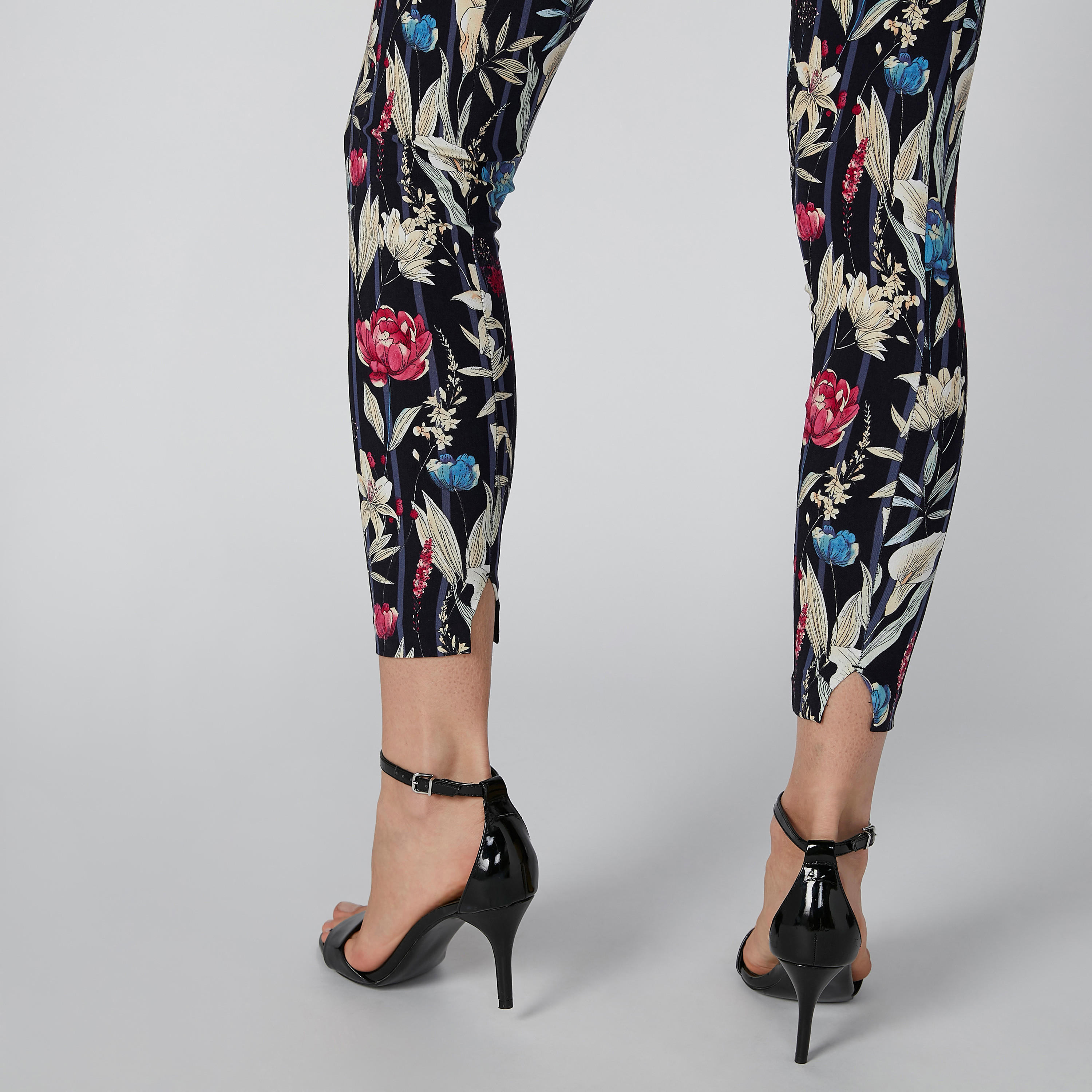 بنطال طويل بفتحة وطبعات-women-clothing-bottoms-leggings-image-5
