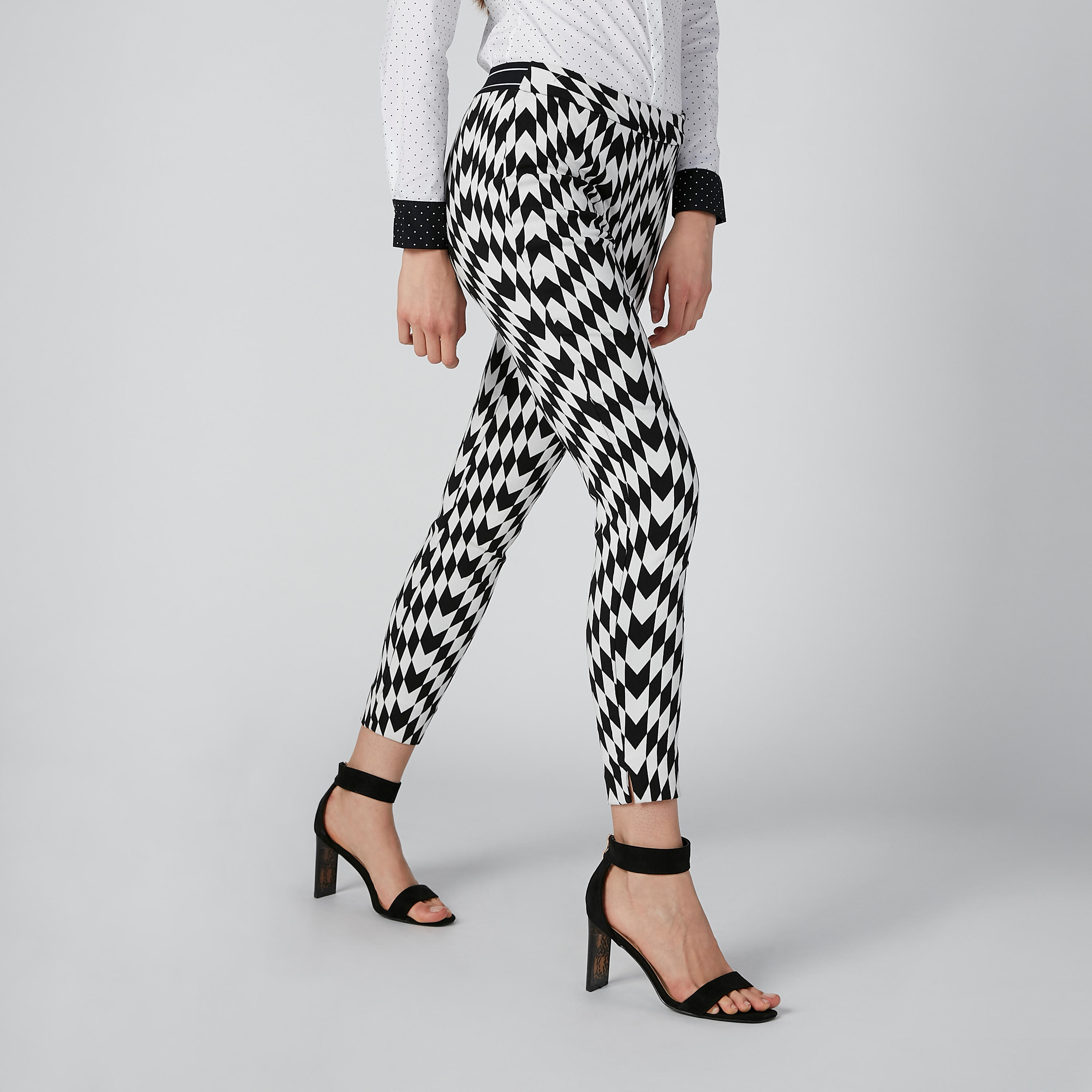 بنطال طويل بخصر مطّاطي وفتحة وطبعات-women-clothing-bottoms-leggings-image-3