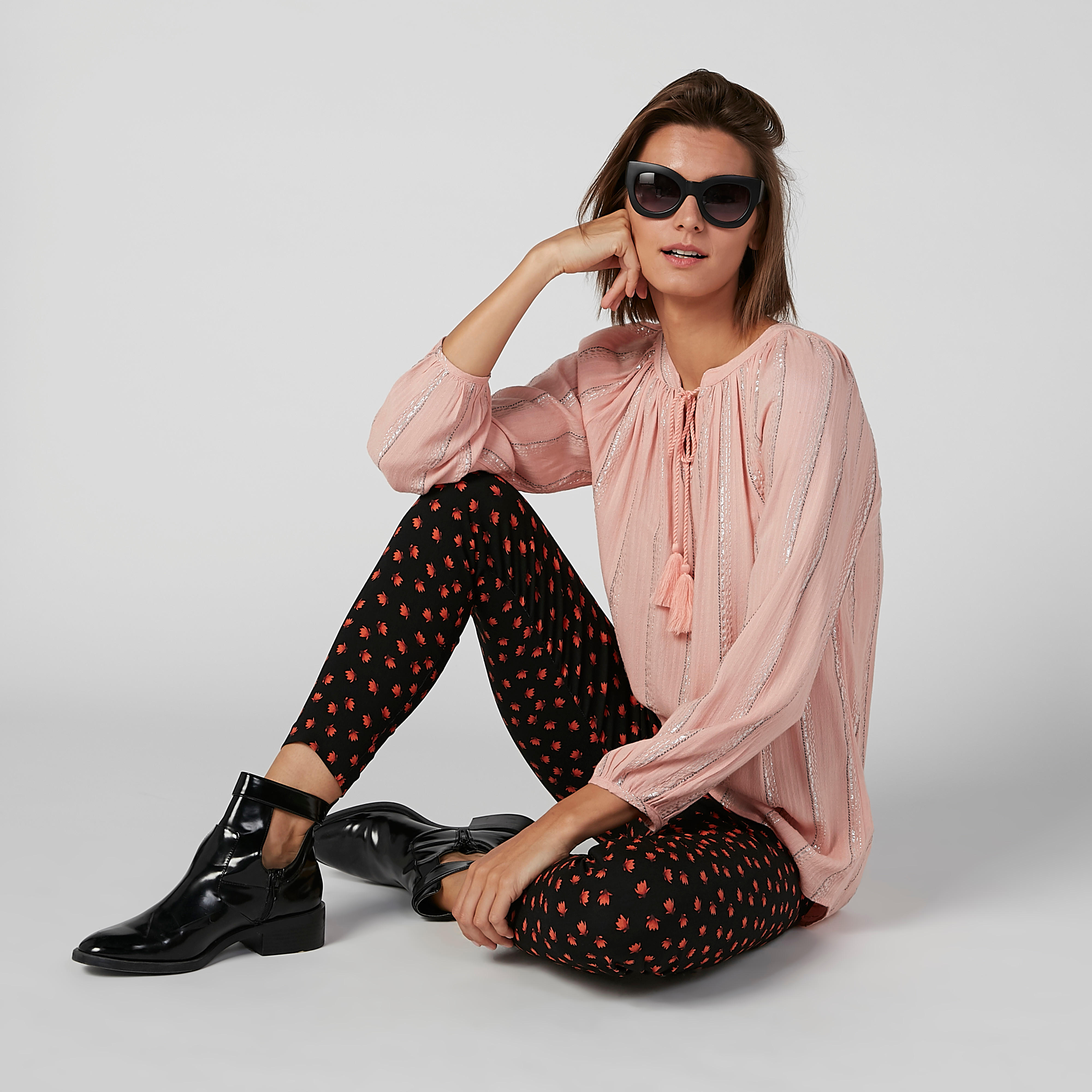 بنطال جينز ضيق بخصر مطّاطي وطبعات-women-clothing-bottoms-trousers-image-1